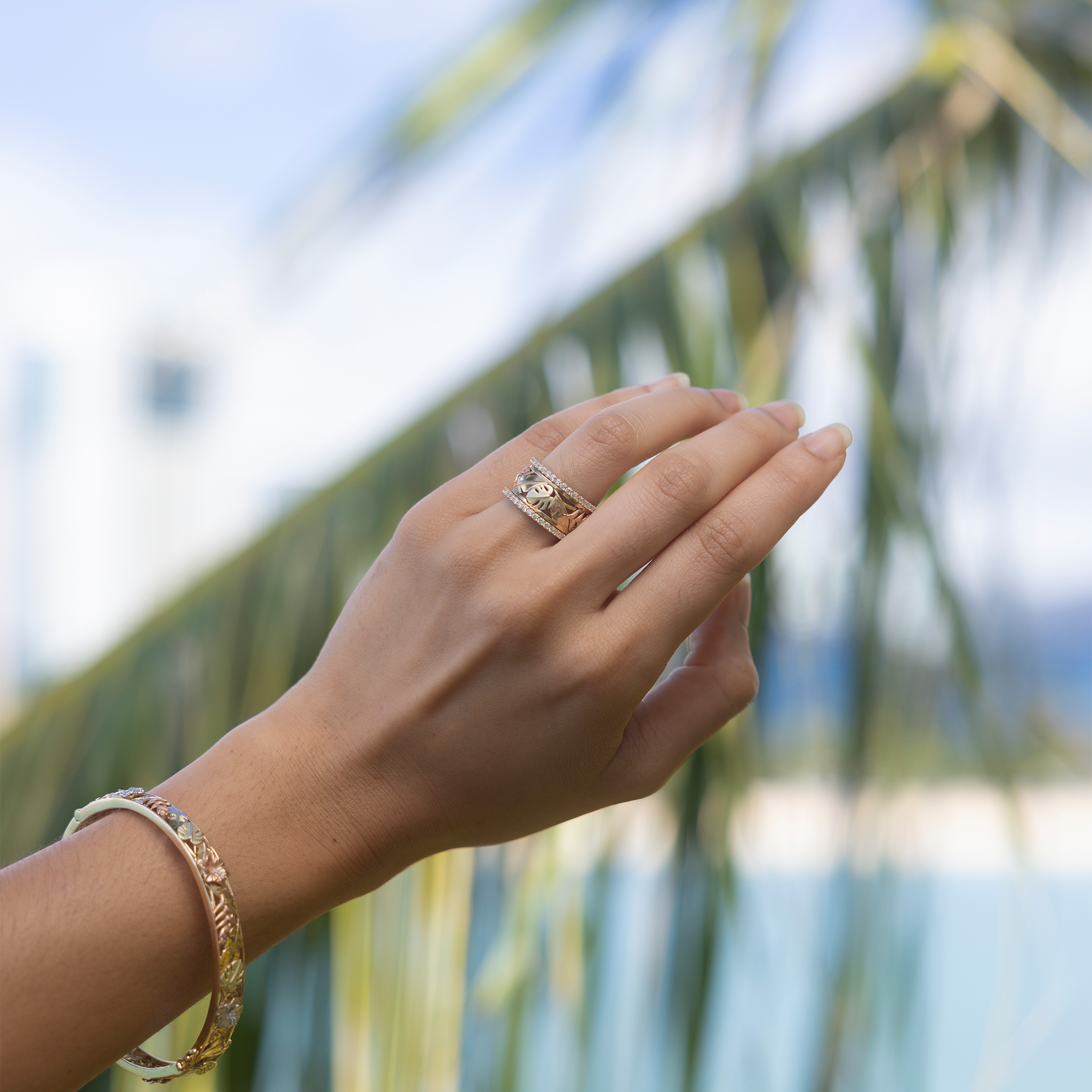 ダイヤモンドと金の周年記念リング