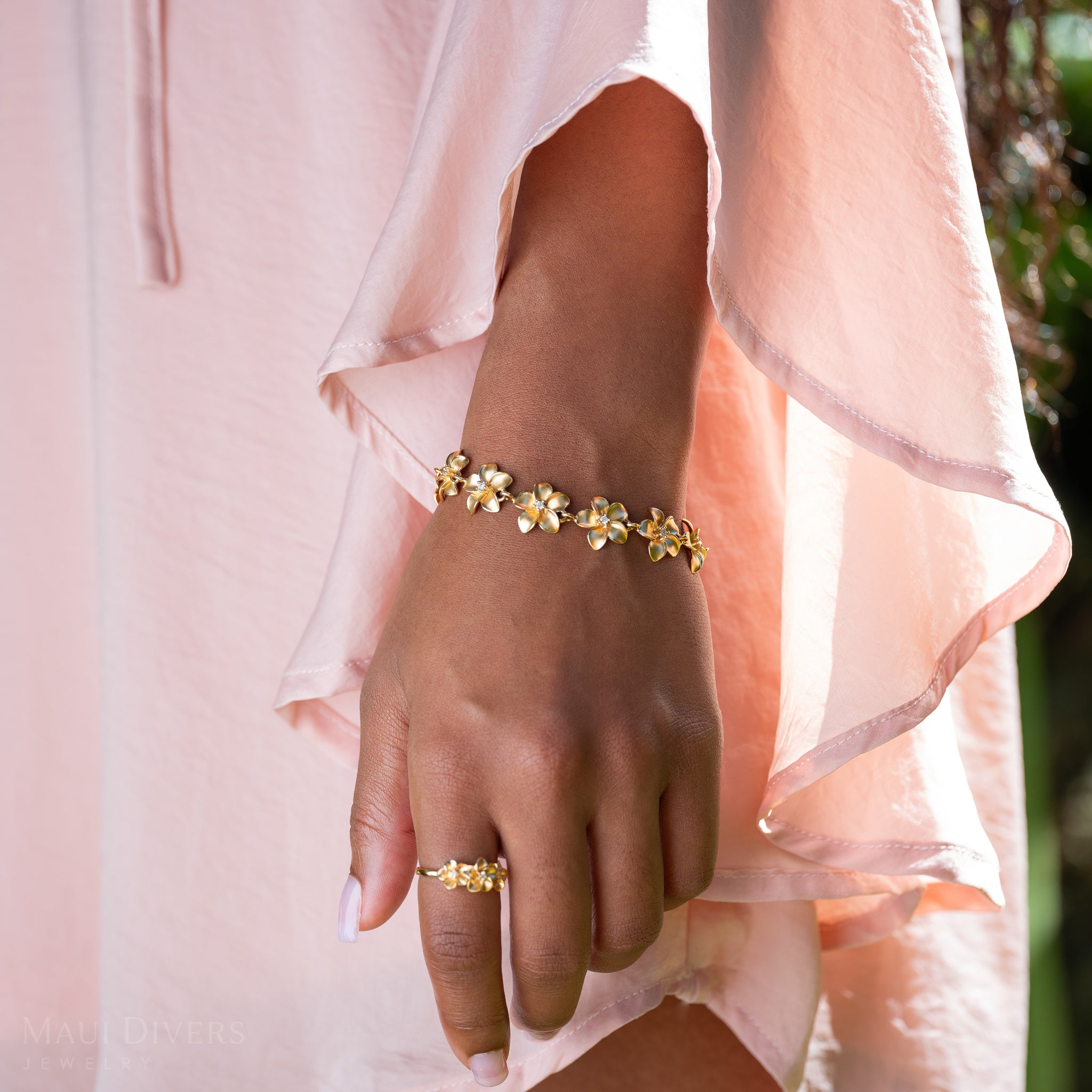 Plumeria Bracelet in Gold with Diamonds - 13mm