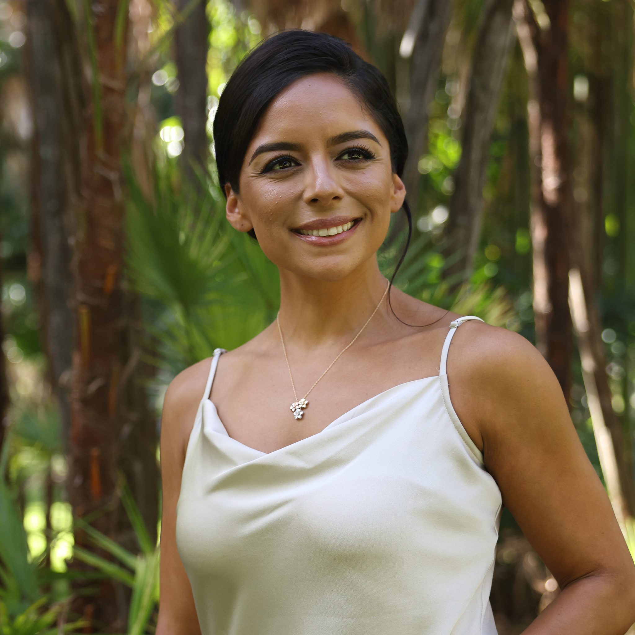 16 "ダイヤモンドと三色の金のプルメリアのネックレス - 11mm