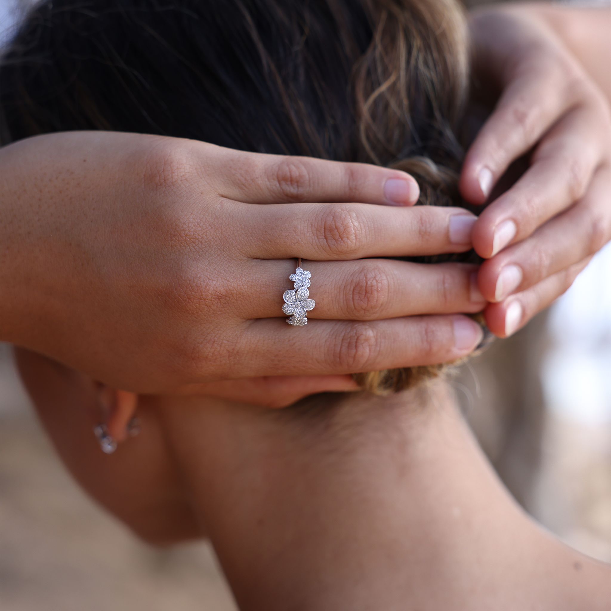 Plumeria Ring in White Gold with Diamonds - 10mm