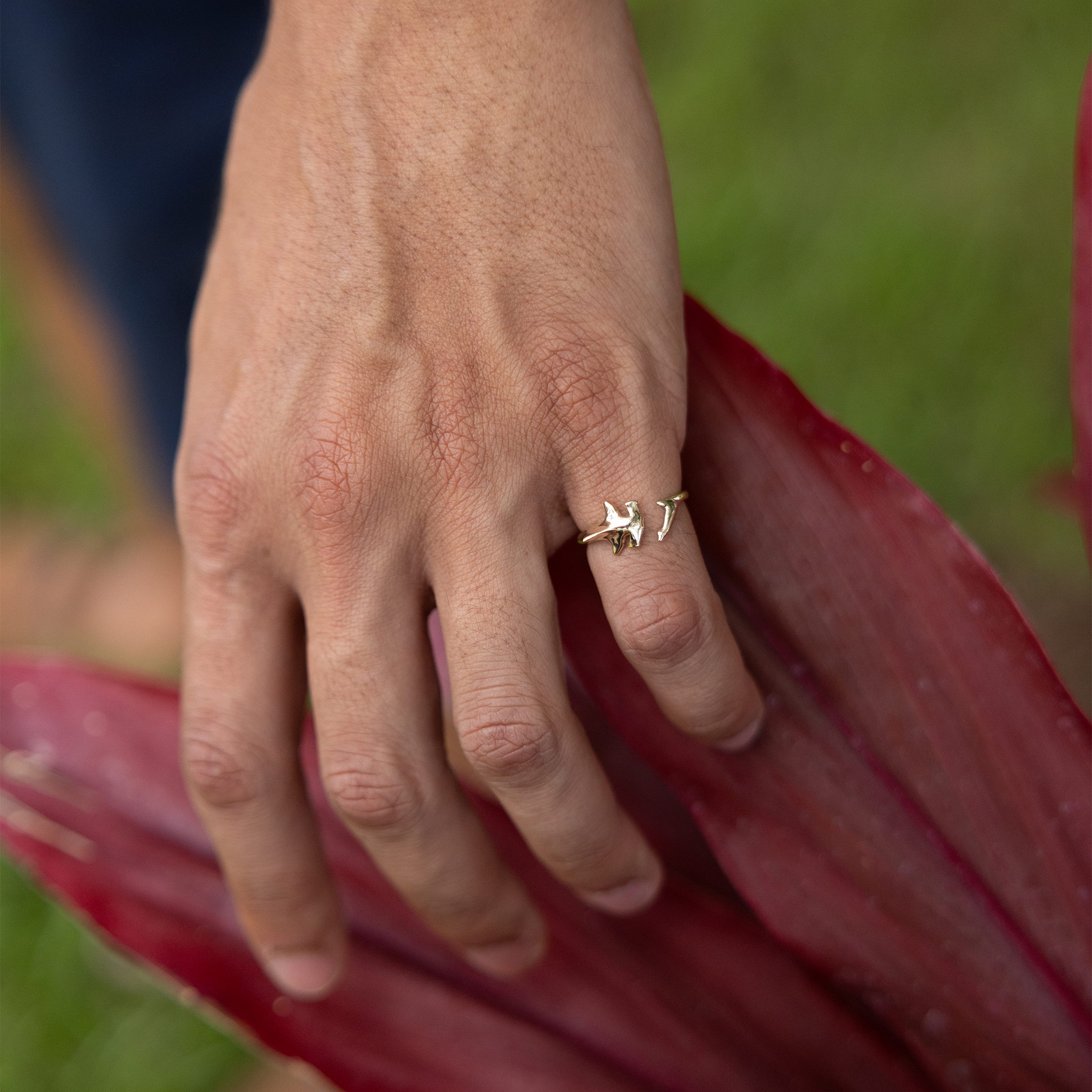 Hammerhead Shark Ring in Gold.