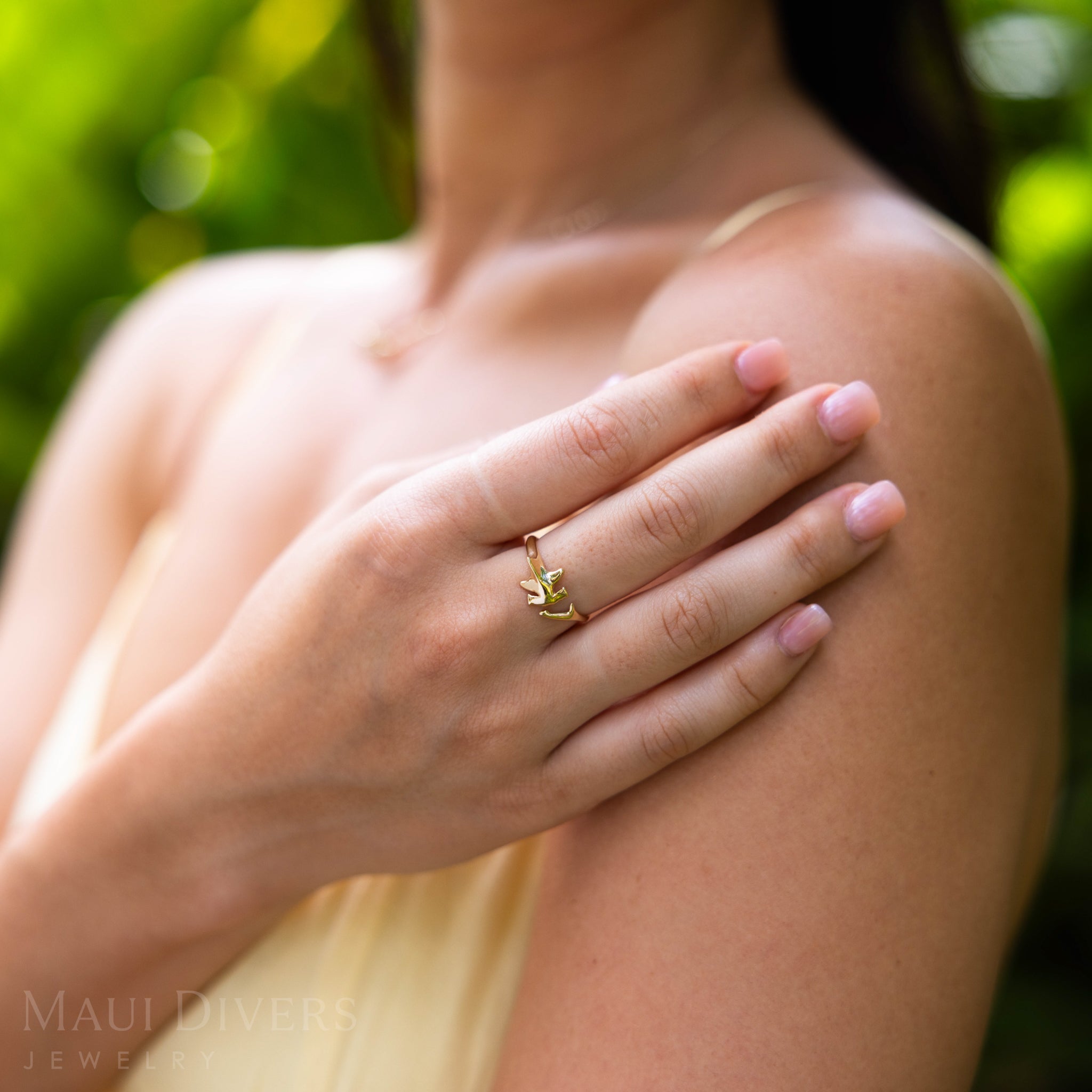 Hammerhead Shark Ring in Gold.