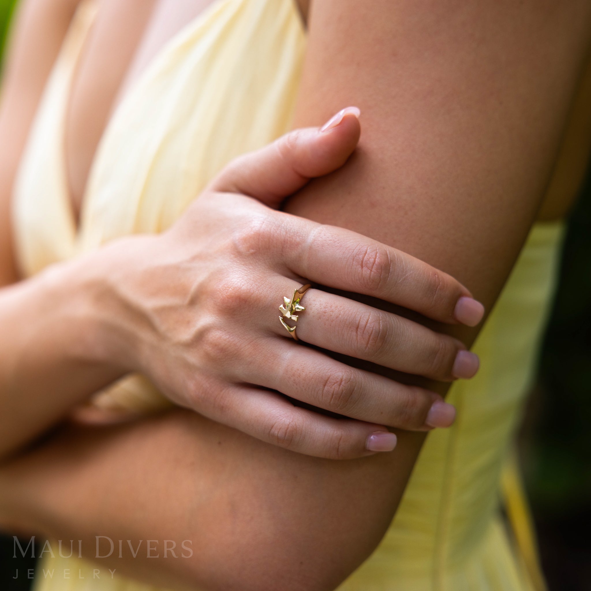 Hammerhead Shark Ring in Gold.