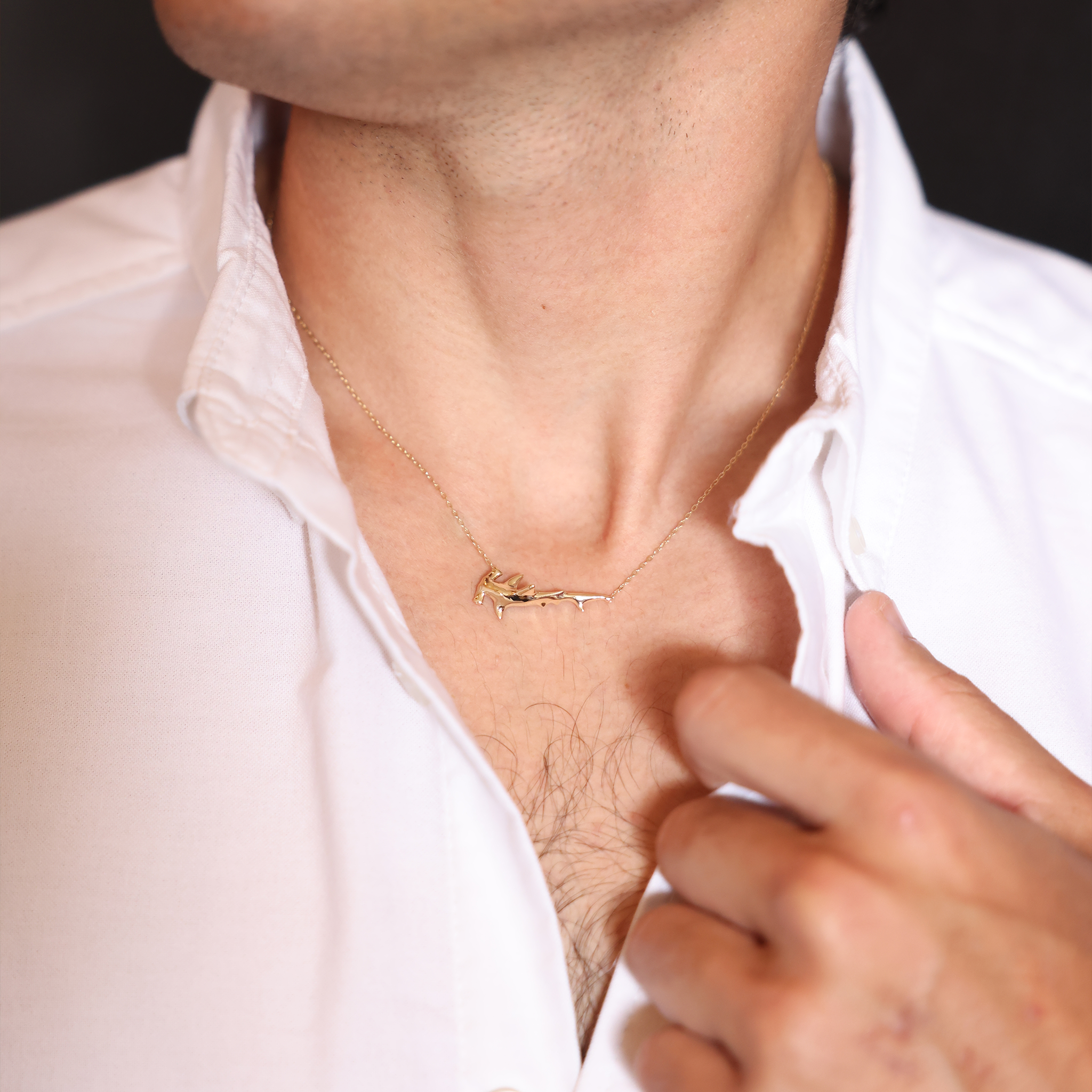 16-18 "金の調節可能なハンマーヘッドサメのネックレス