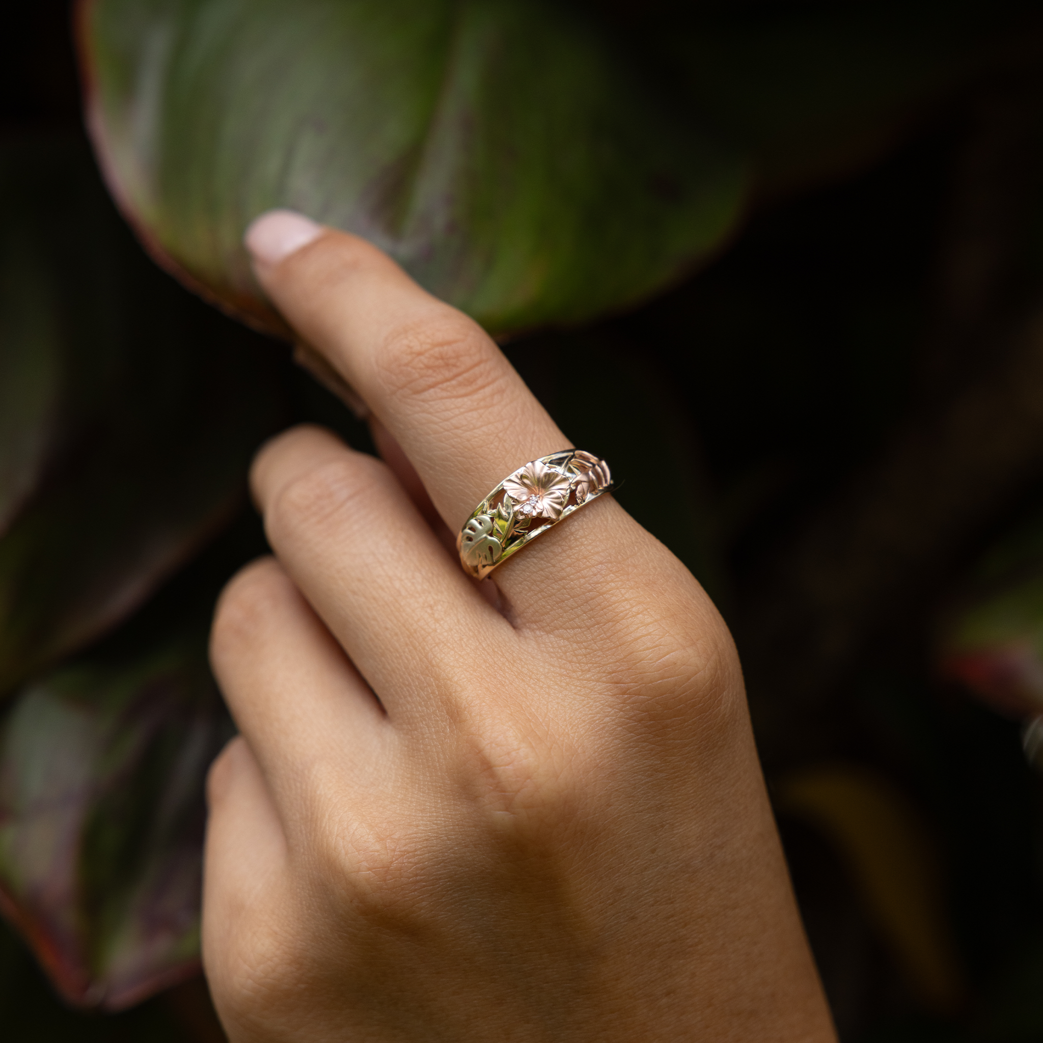 ハワイアンガーデンズハイビスカスリングダイヤモンドとトライカラーゴールド -  8mm