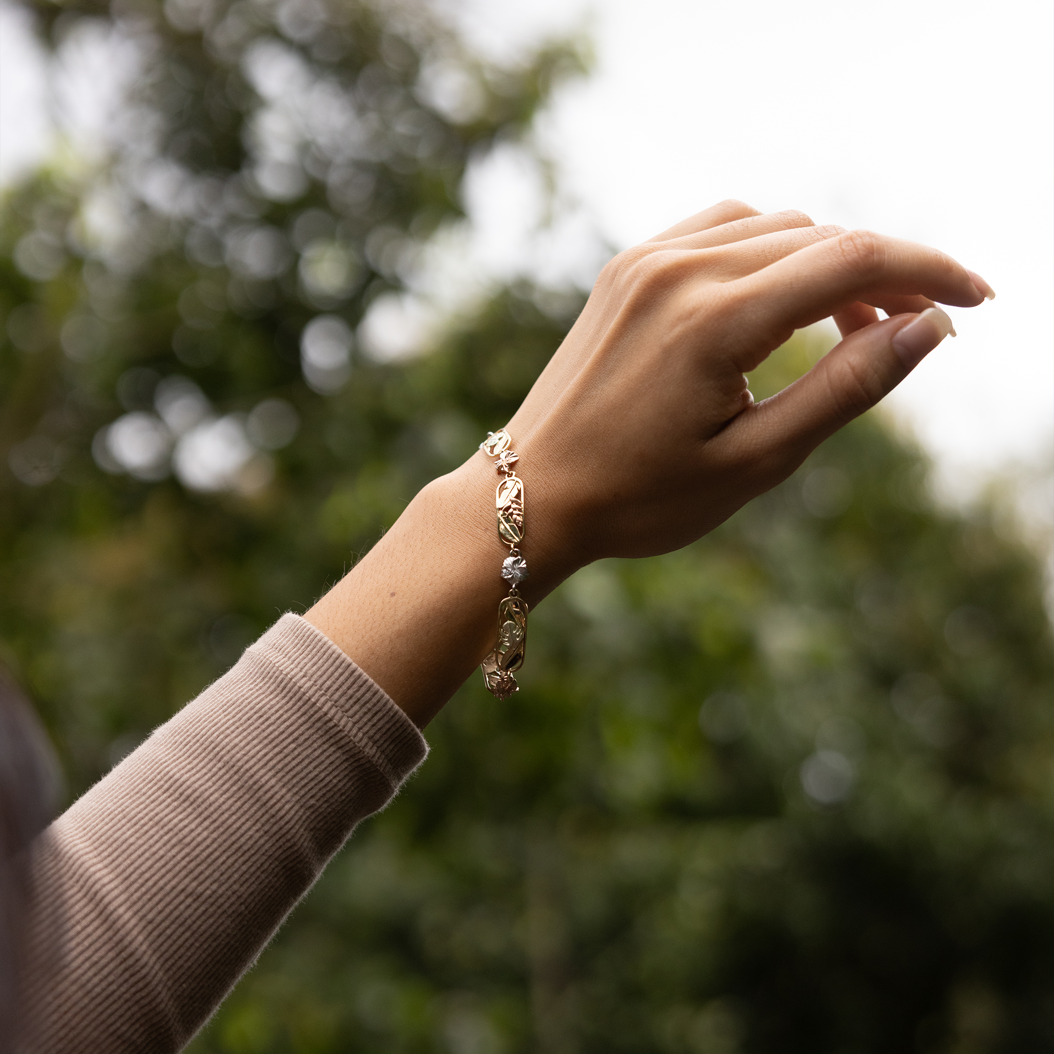 Adjustable 7.25-8.25" Hawaiian Gardens Hibiscus Bracelet in Four Tone Gold with Diamonds