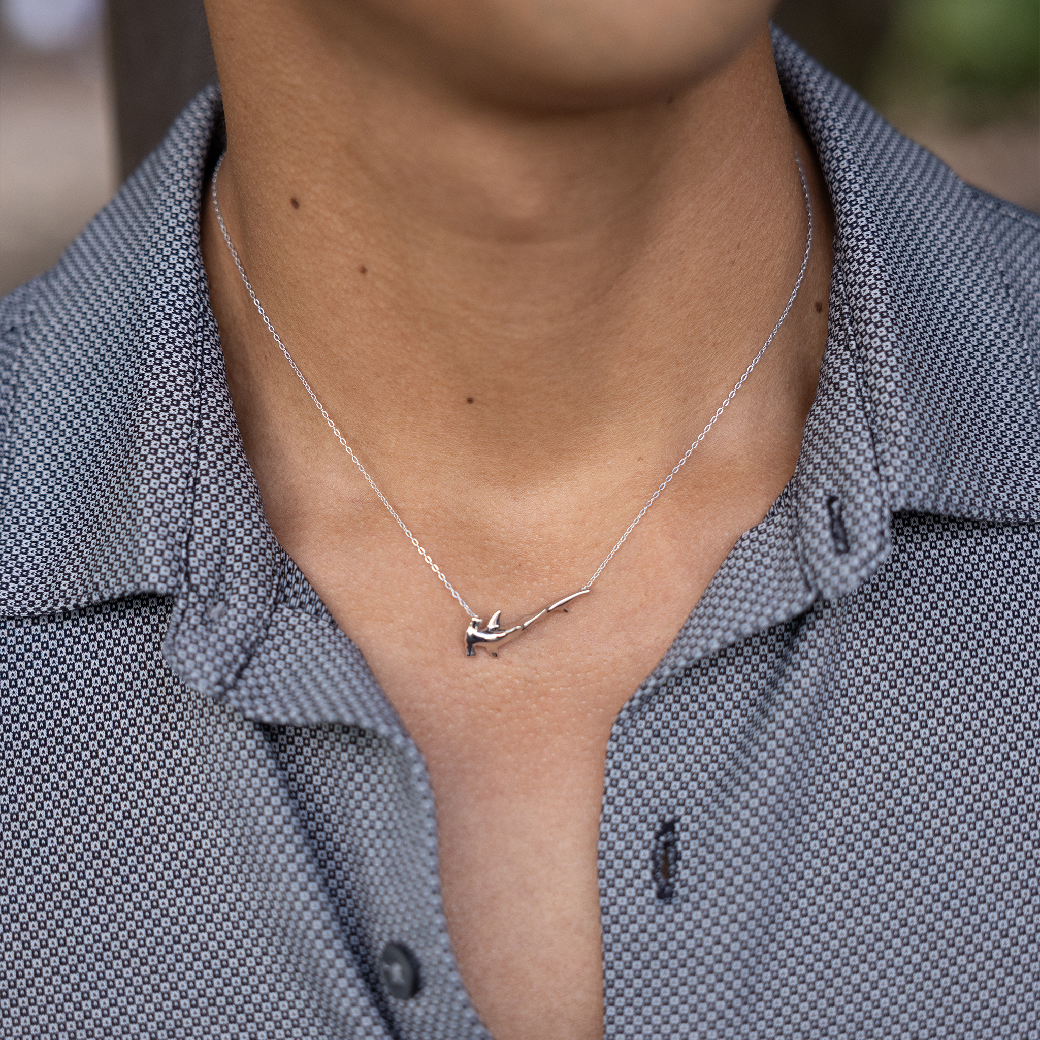 16-18 "スターリングシルバーの調節可能なハンマーヘッドサメのネックレス