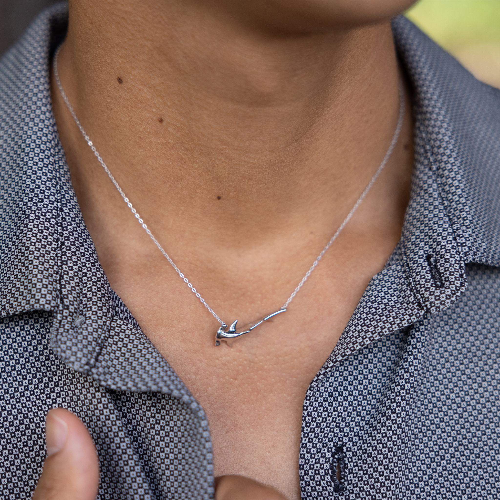 16-18 "スターリングシルバーの調節可能なハンマーヘッドサメのネックレス