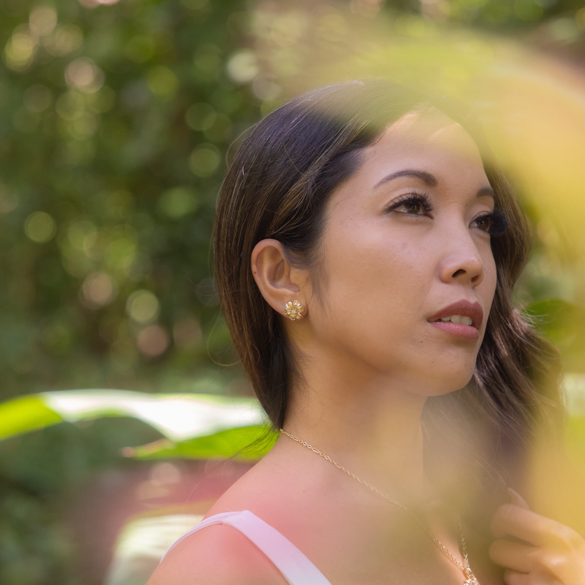 Nāʻū Earrings in Gold with Diamonds - 15mm