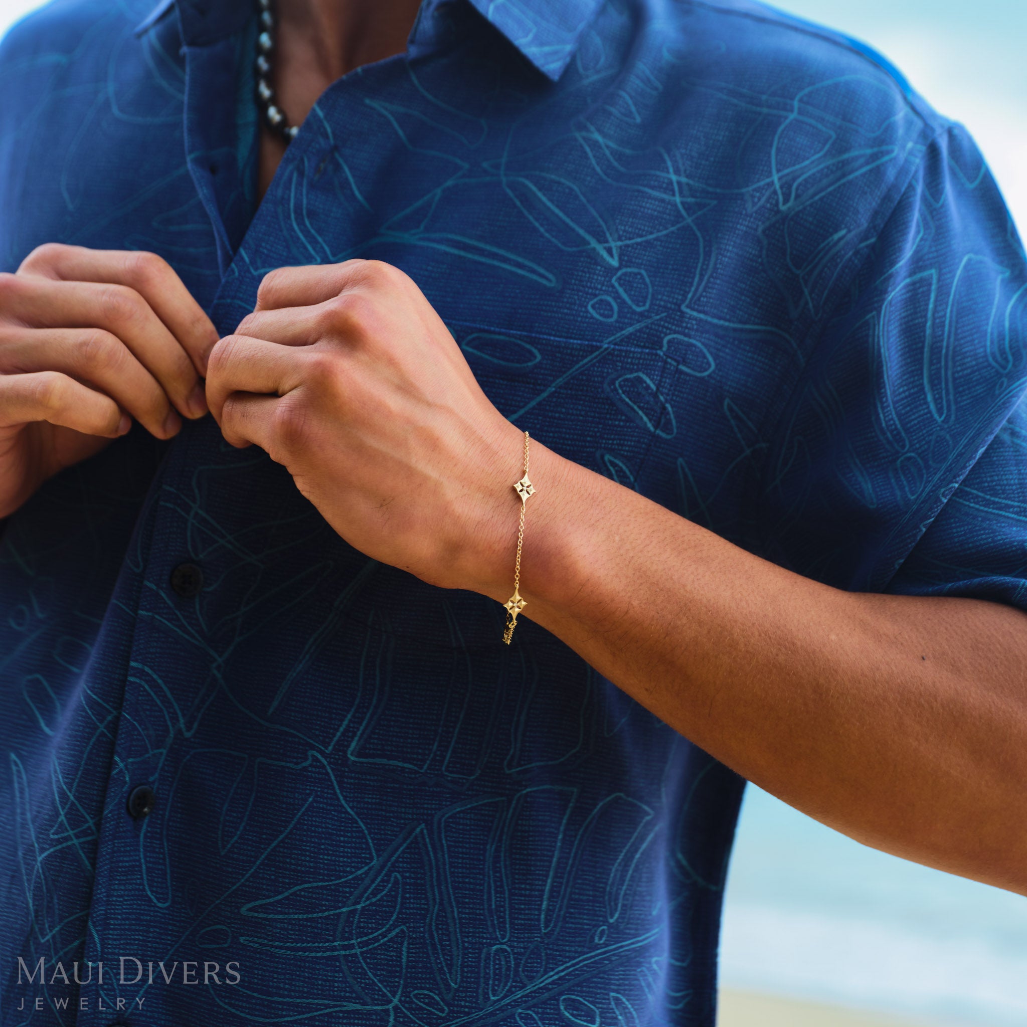 Person wearing a blue patterned shirt Hawaiian Quilted Star Bracelet in Gold with Diamonds