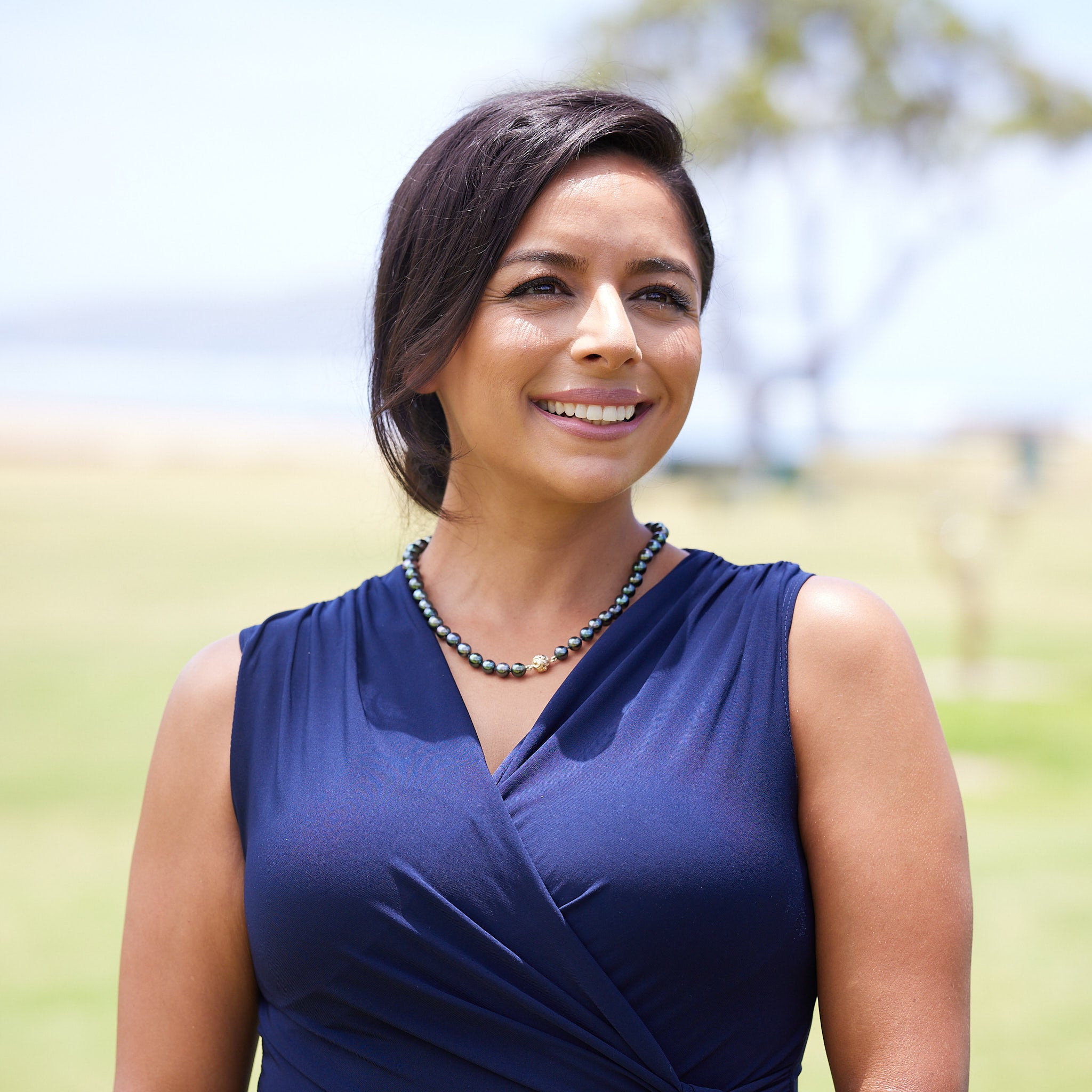 A woman wearing a Tahitian Black Strand with Magnetic Gold Clasp - Maui Divers Jewelry