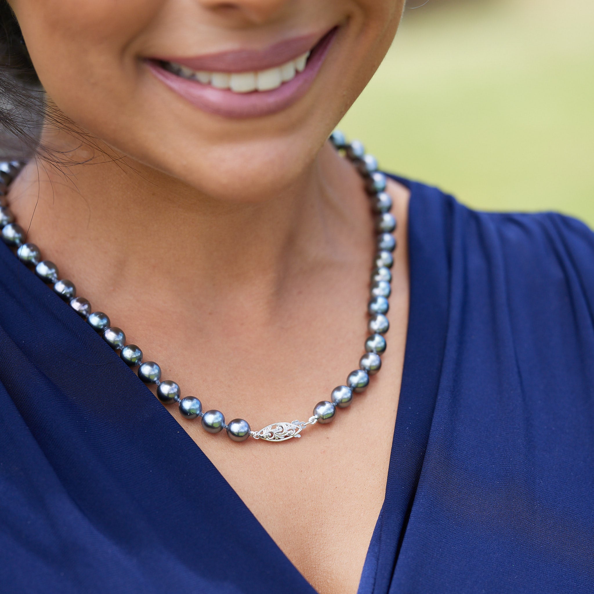 18-20" Tahitian Black Pearl Strand with White Gold Clasp - 8-10mm