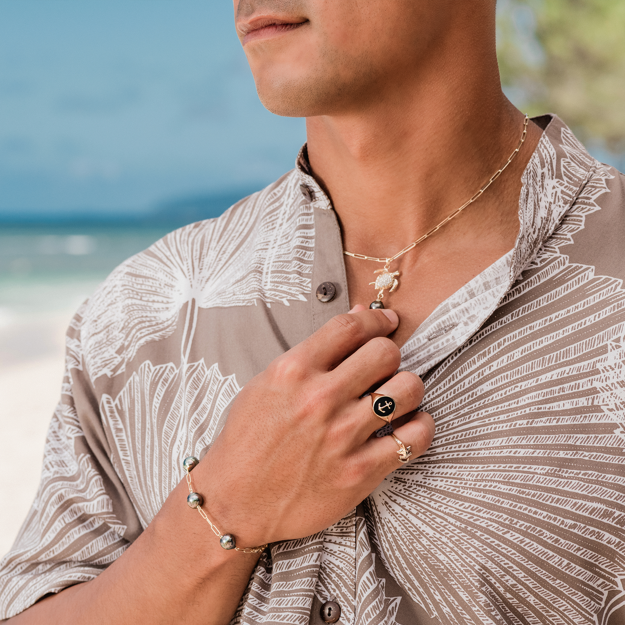 Hammerhead Shark Ring in Gold.