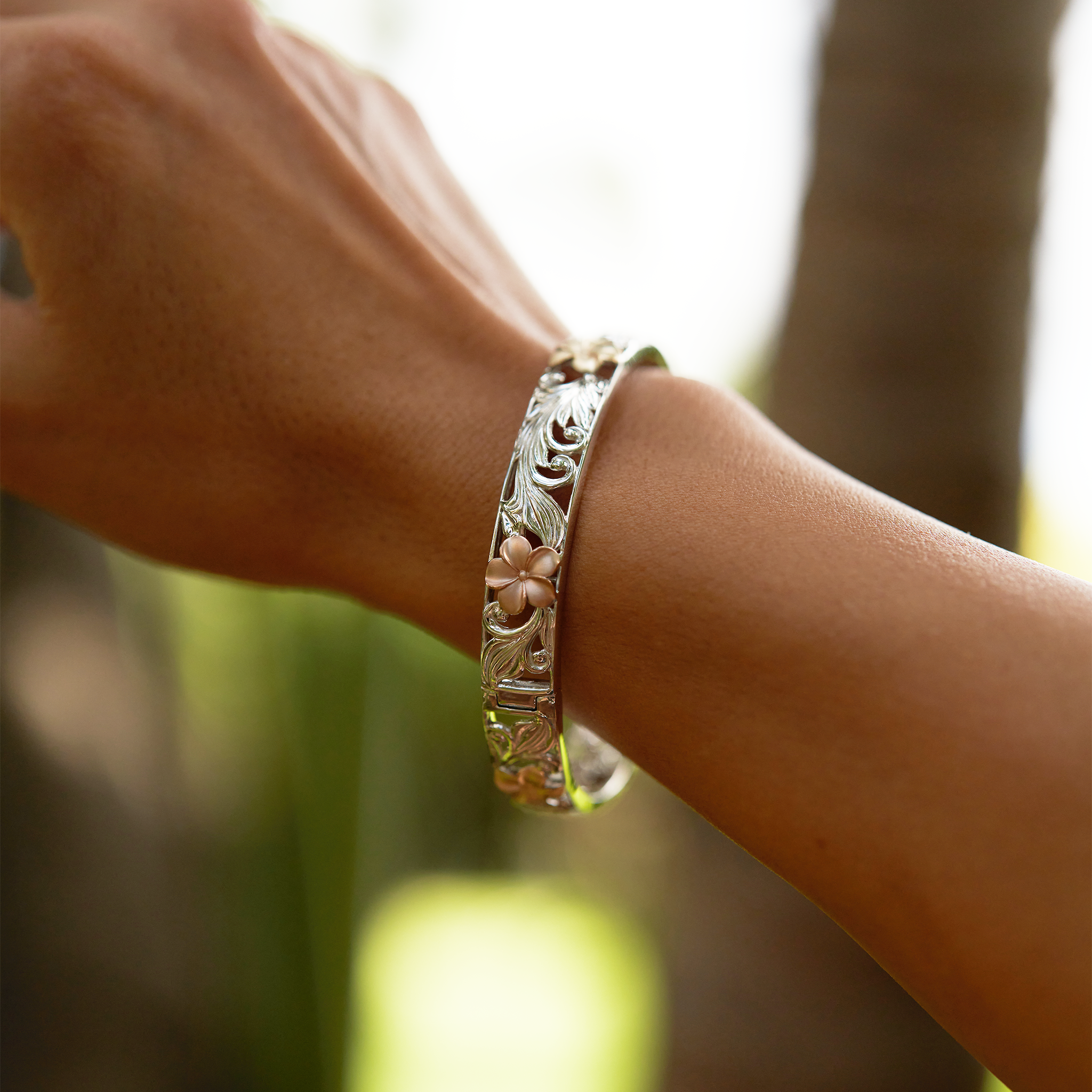 ハワイアンの家宝プルメリアブレスレットトライカラーゴールド-10mm -サイズ7.5