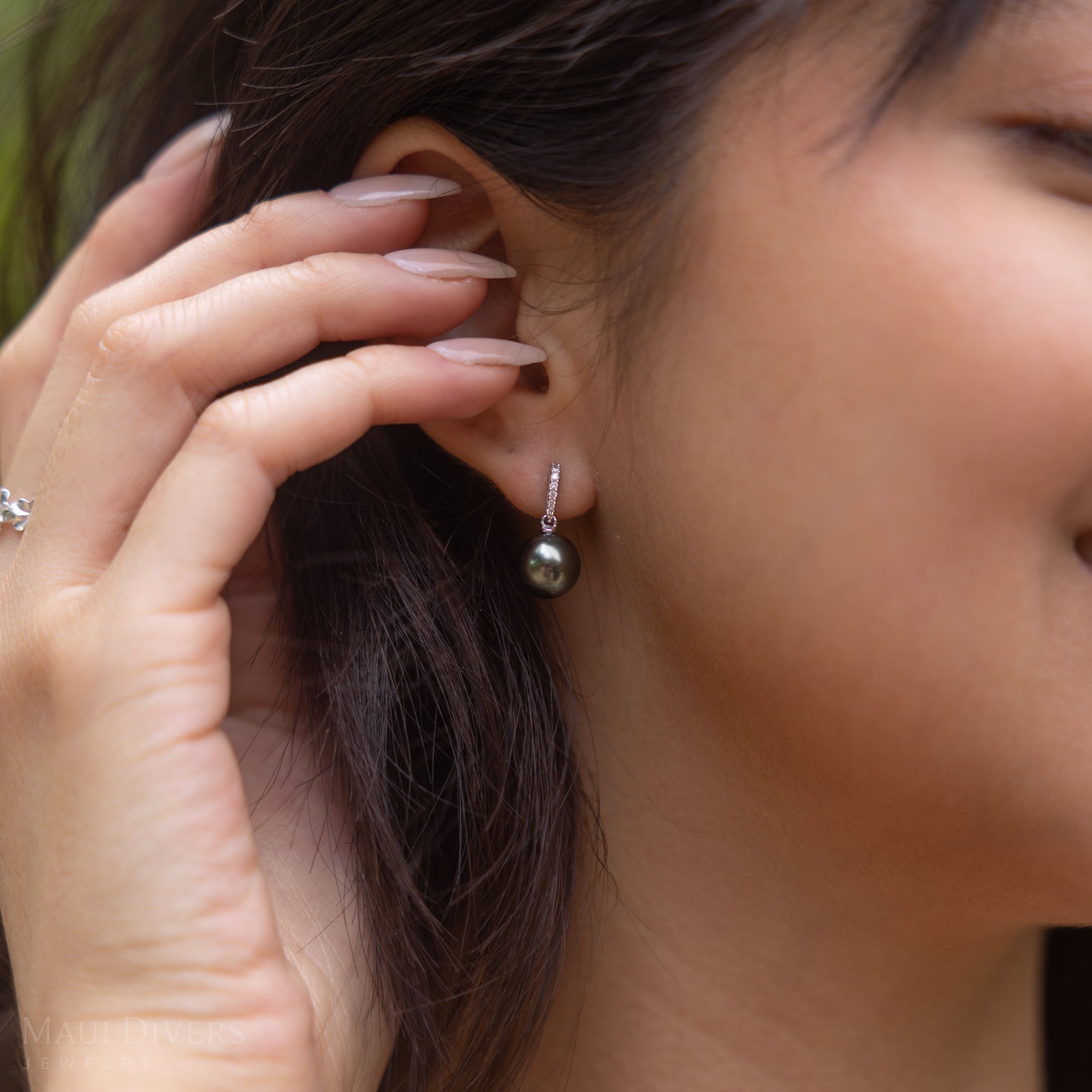 ダイヤモンドと白金のタヒチの黒い真珠のイヤリング - 9-10mm