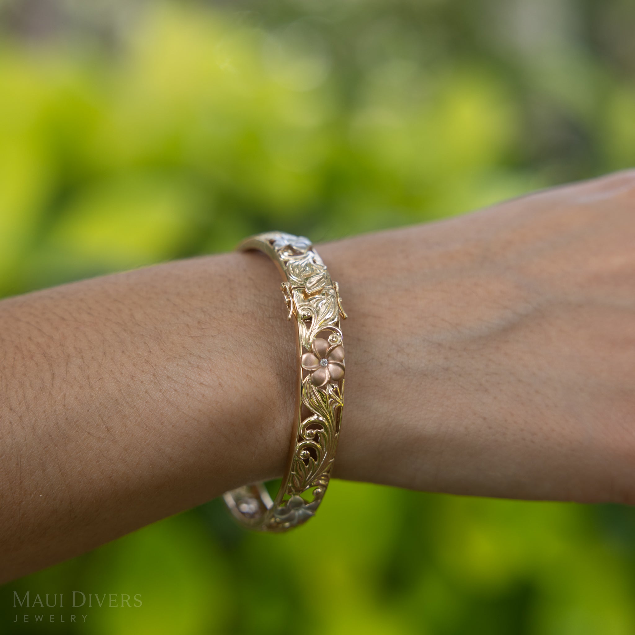 ダイヤモンド付きトライカラーゴールドのハワイの家宝プルメリアブレスレット-10mm -サイズ7.5 "