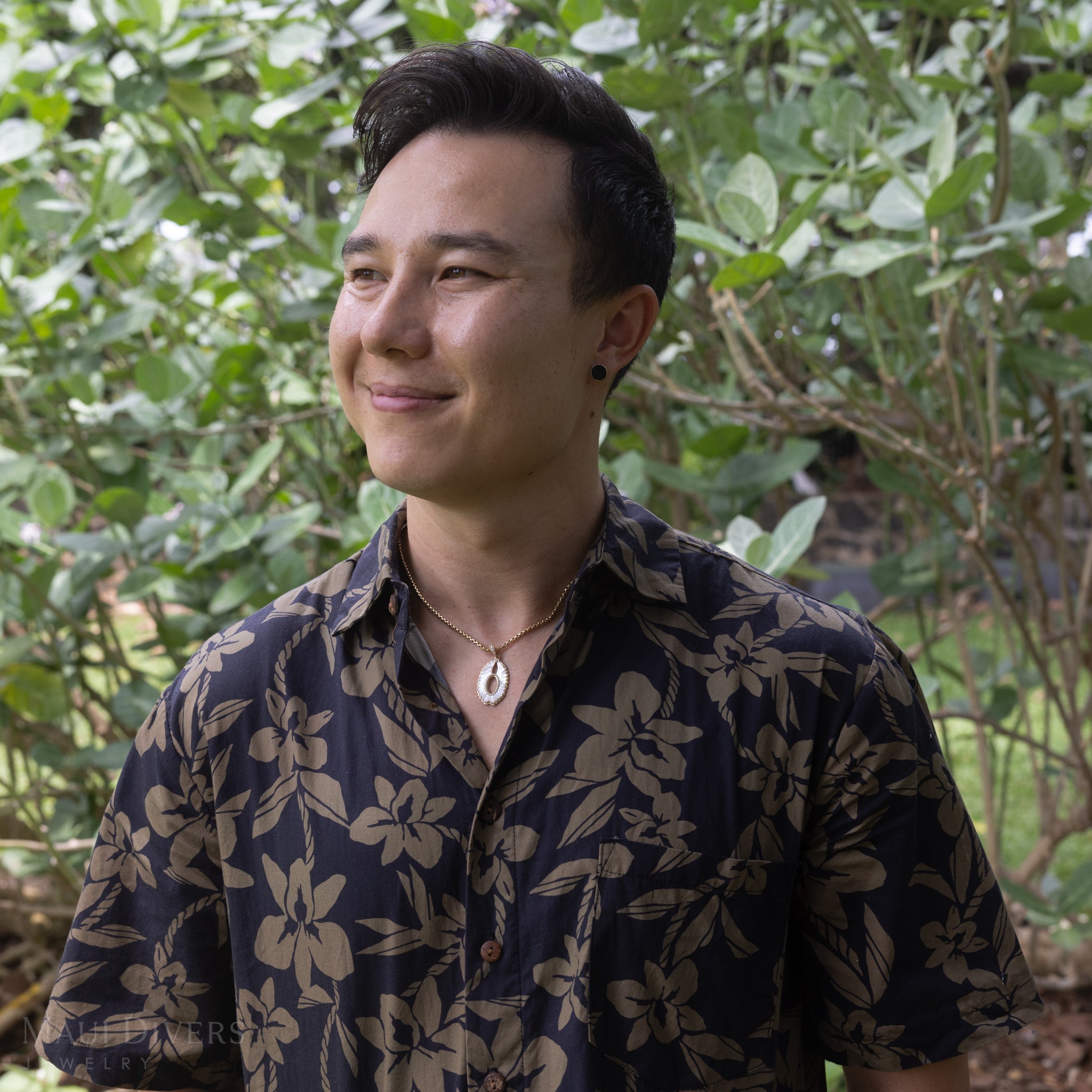 Pueo (Owl) Mother of Pearl Pendant in Gold with Diamonds - 28mm