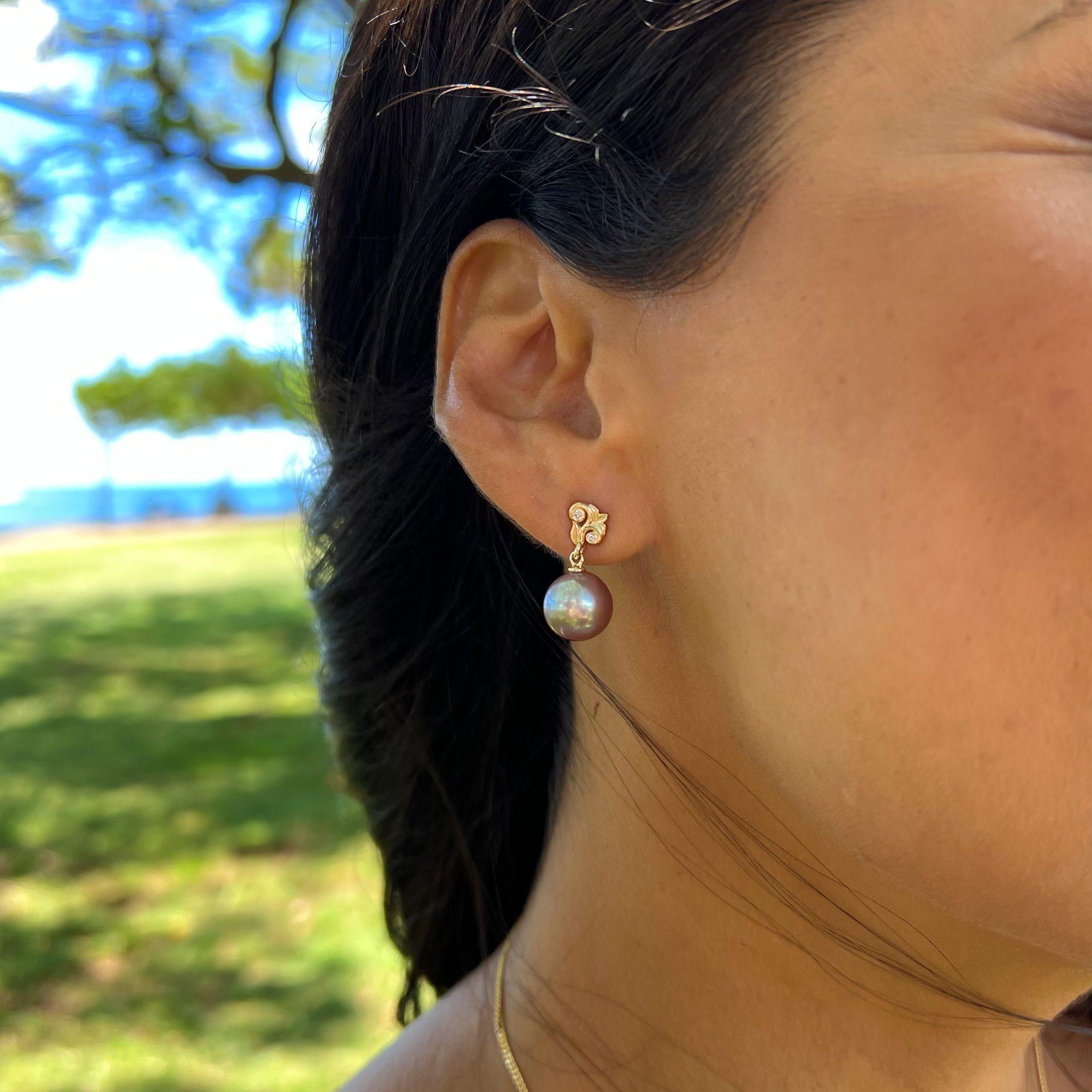 ダイヤモンドと金のリビングヒールームライラック淡水パールイヤリング - 8mm