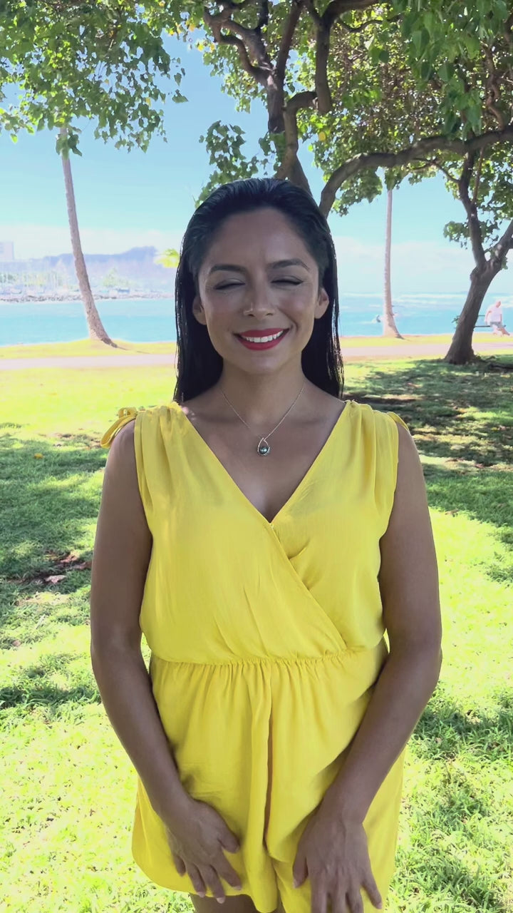 Video of a woman wearing a Tahitian Black Pearl in White Gold with Diamonds - 10-11mm - Maui Divers Jewelry