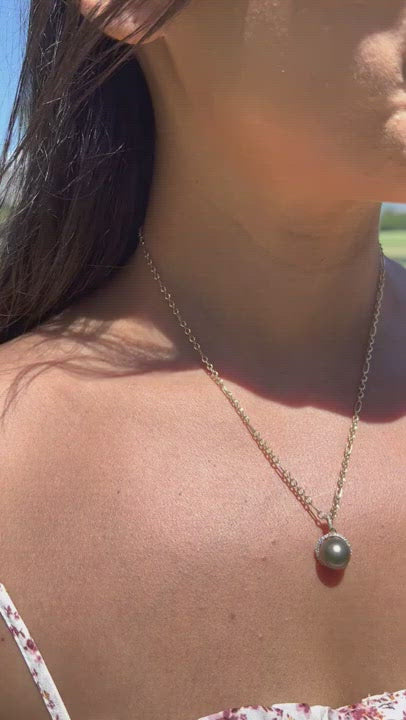 Halo Tahitian Black Pearl Pendant in Gold with Diamond - 10-11mm - Product Video