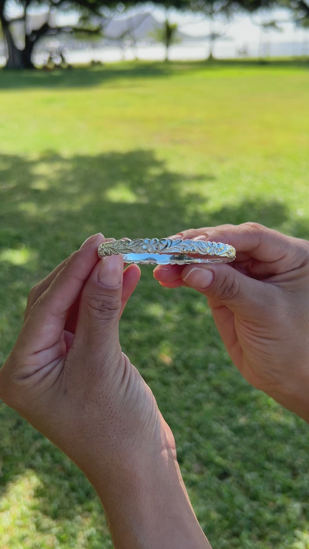 Video of a woman's wrist with a Hawaiian Heirloom Bracelet in Sterling Silver - 6mm-Maui Divers Jewelry