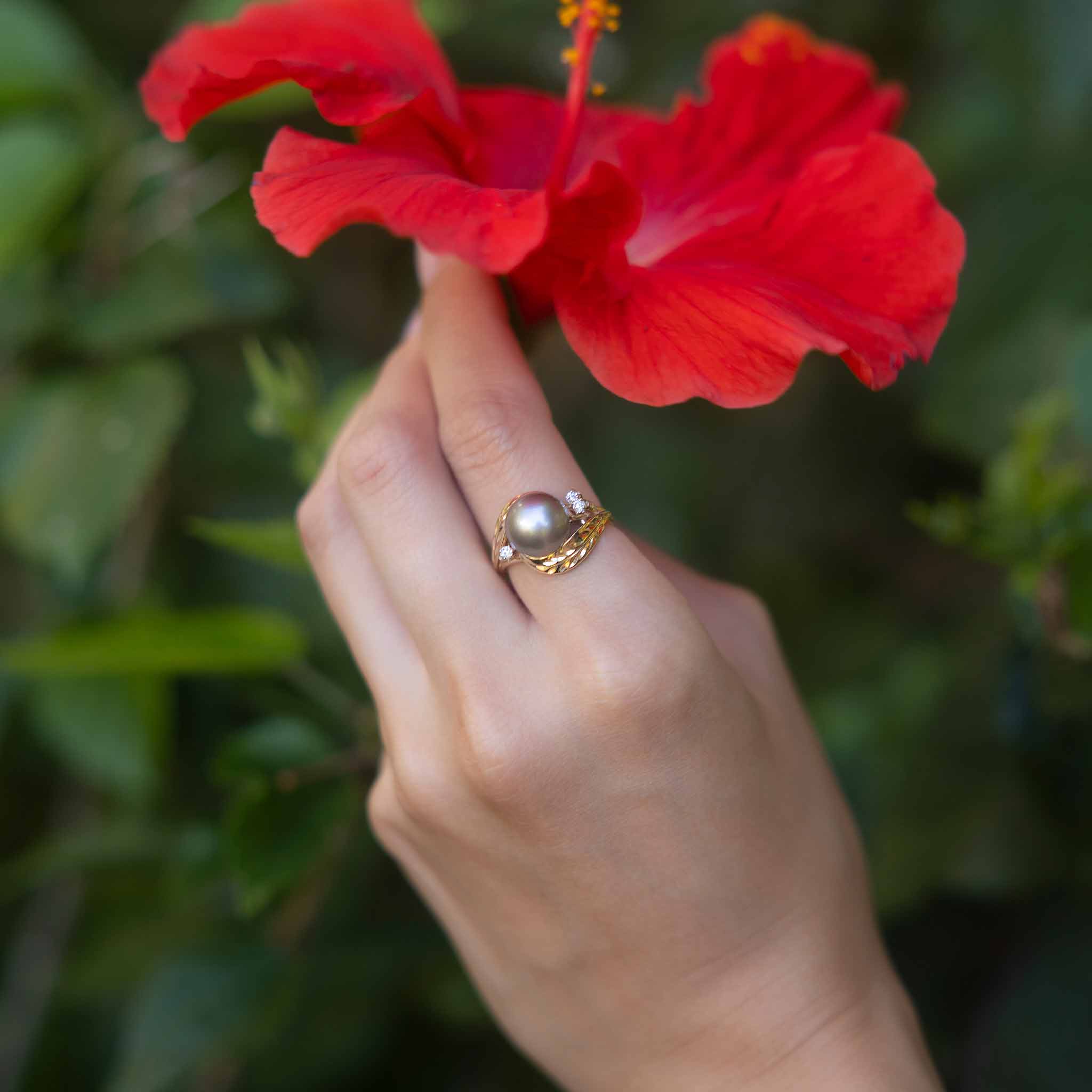 Maile Tahitian BlackPearl Ring in Gold with Diamonds -9-10mm