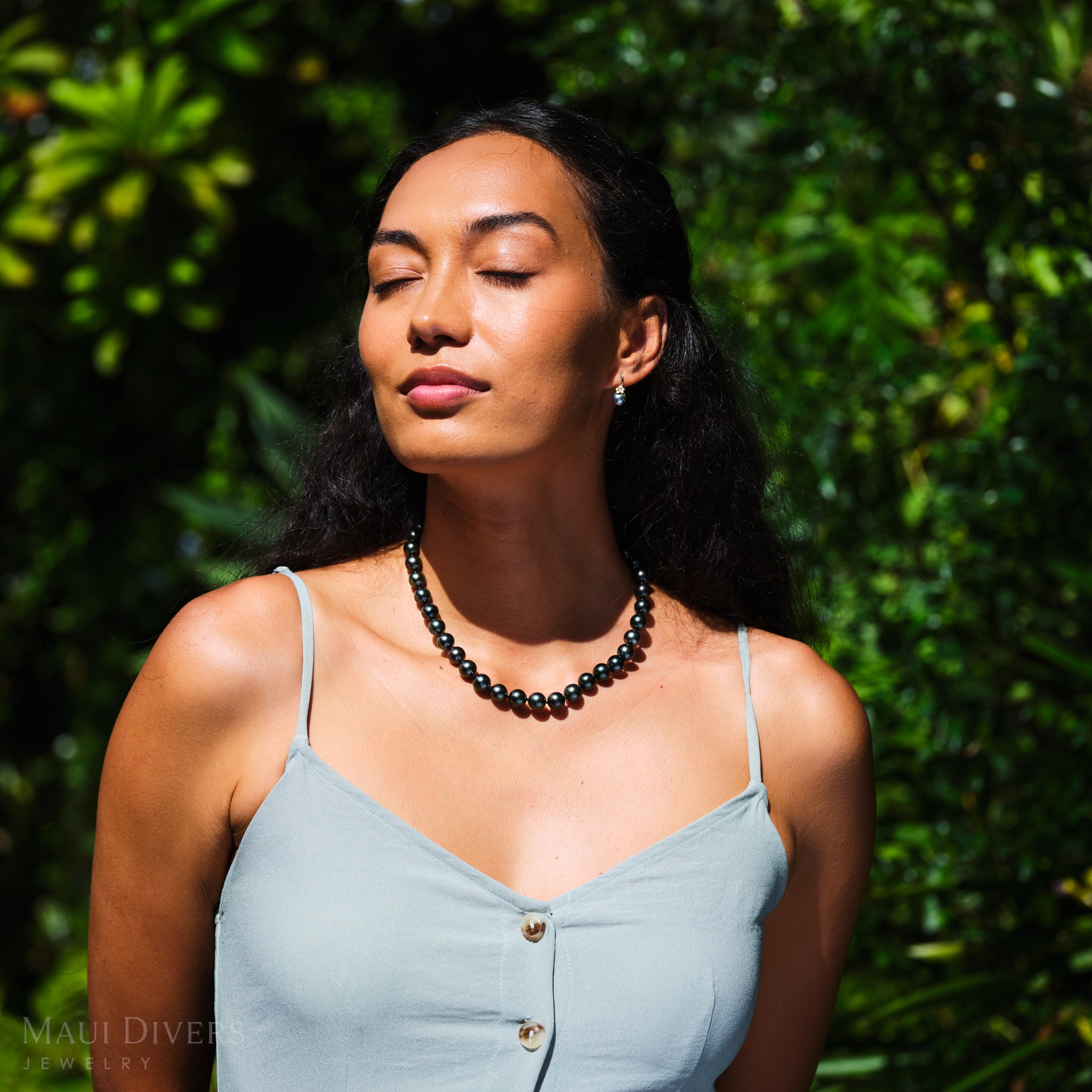Plumeria Tahiti-Ohrringe mit schwarzen Perlen in Gold mit Diamanten - 8-9 mm