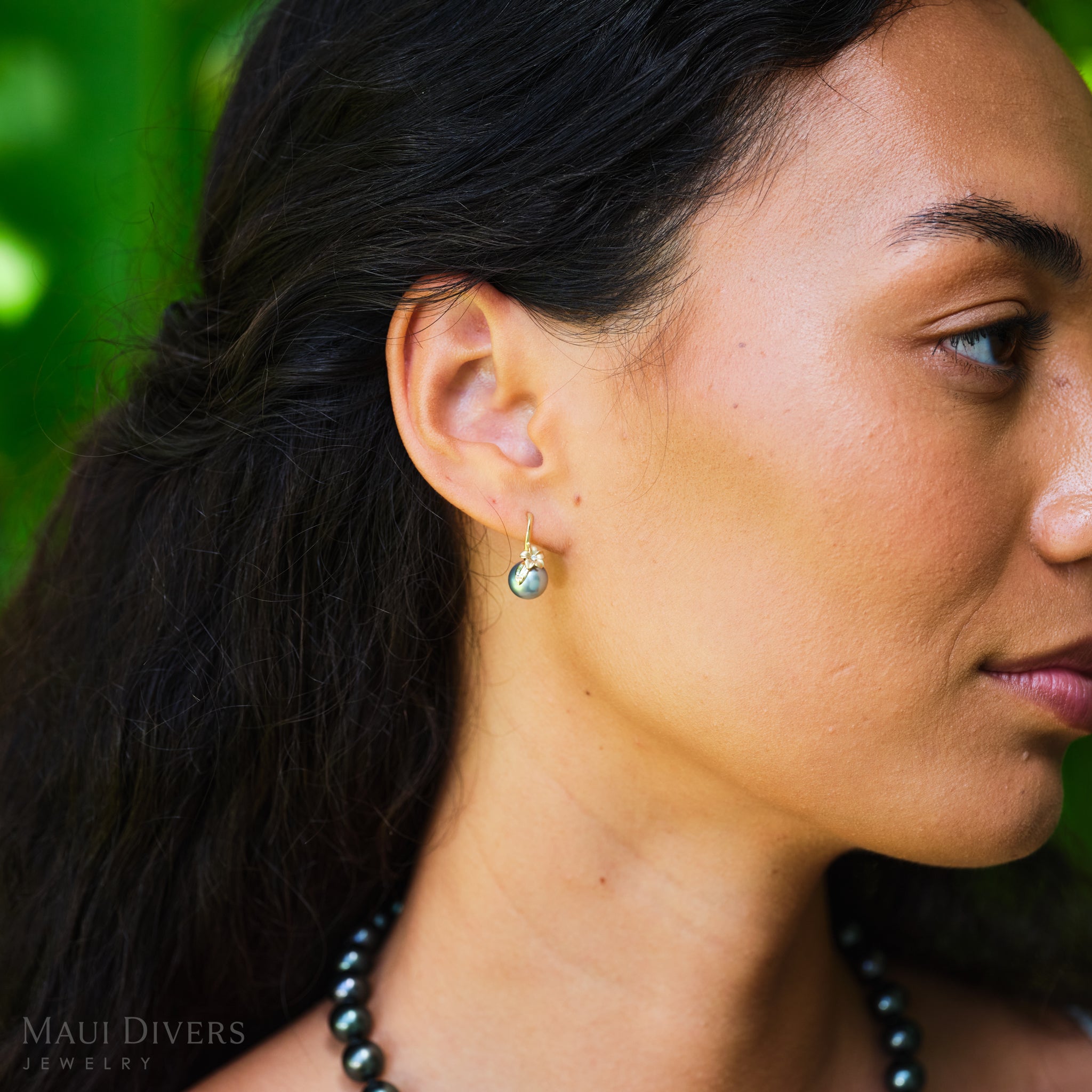 Plumeria Tahiti-Ohrringe mit schwarzen Perlen in Gold mit Diamanten - 8-9 mm