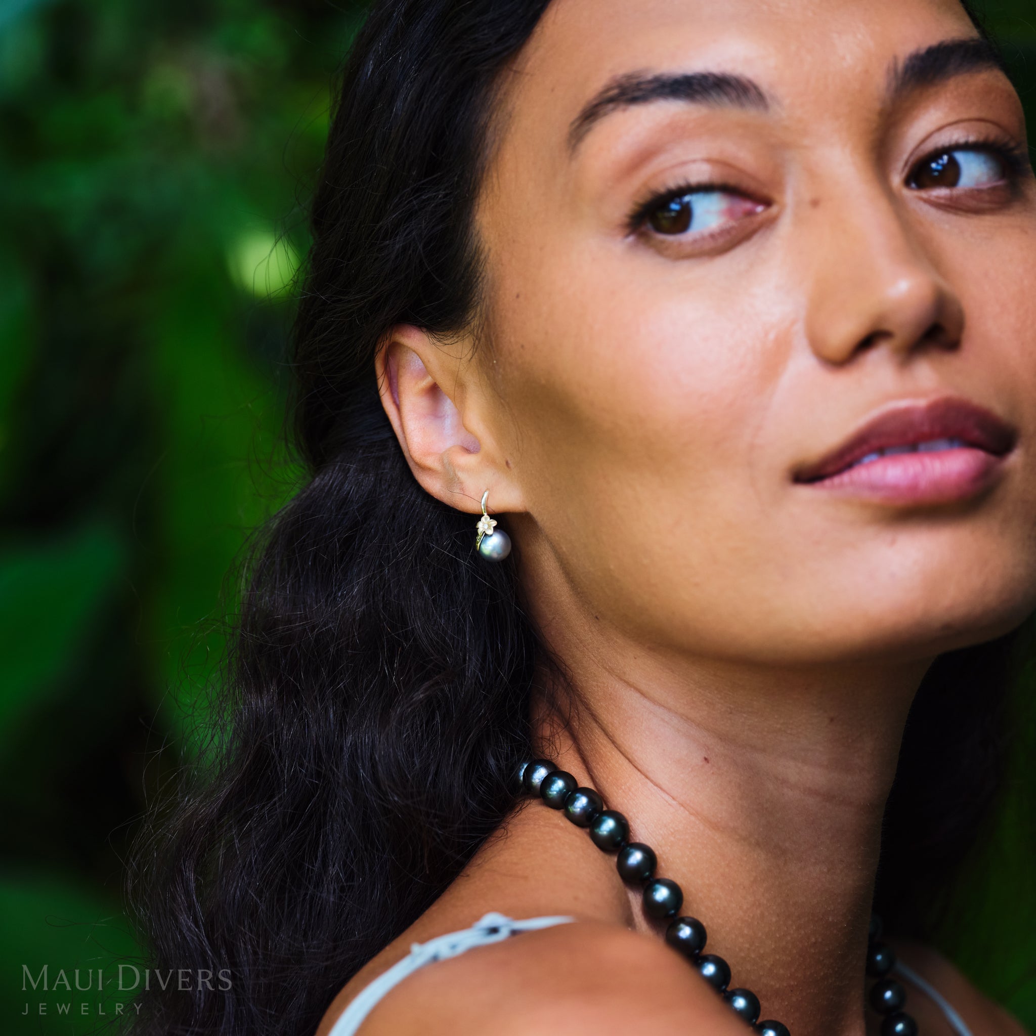 Plumeria Tahiti-Ohrringe mit schwarzen Perlen in Gold mit Diamanten - 8-9 mm
