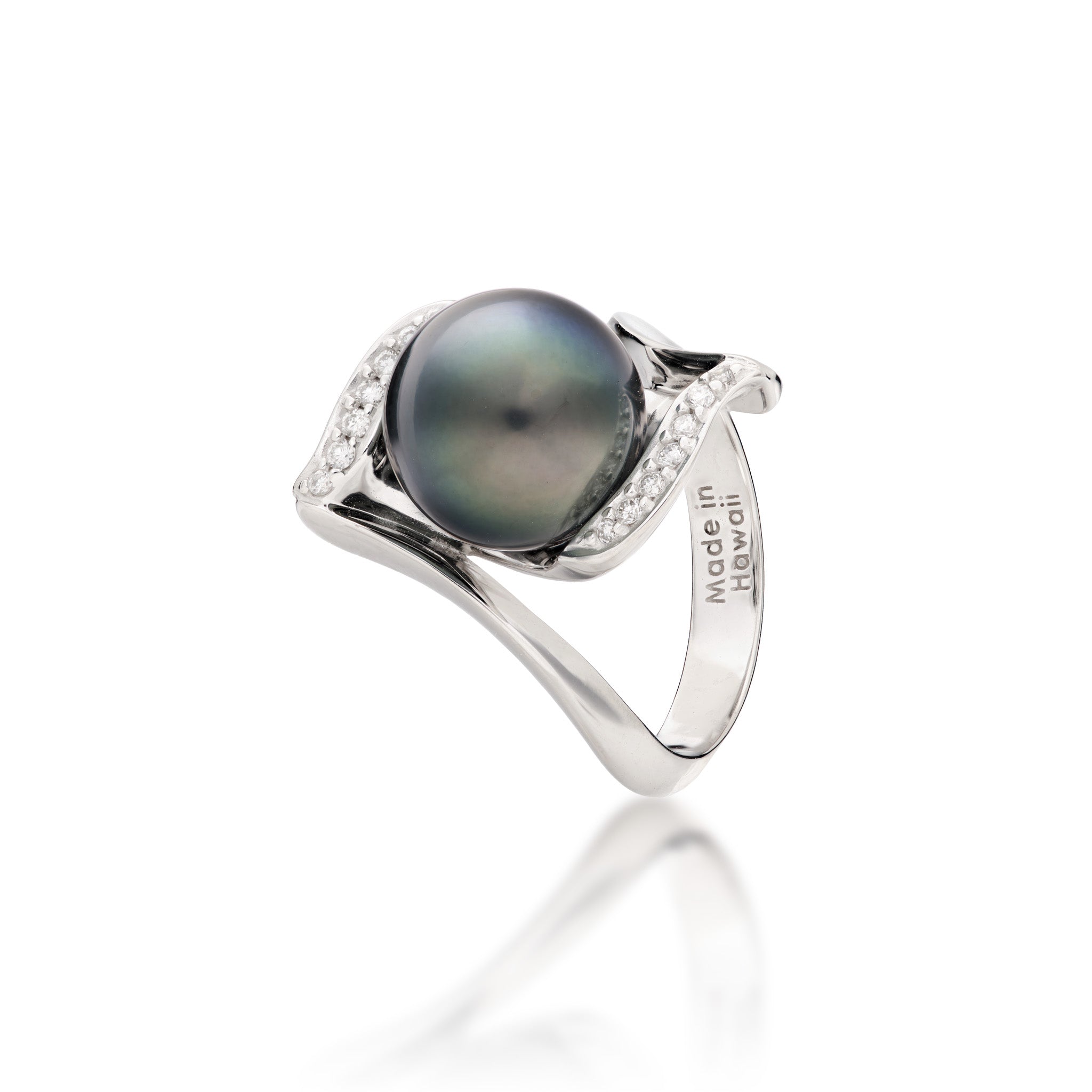 Angle view of a 14k White Gold with a wavy diamond accented design and a Tahitian pearl on a white background