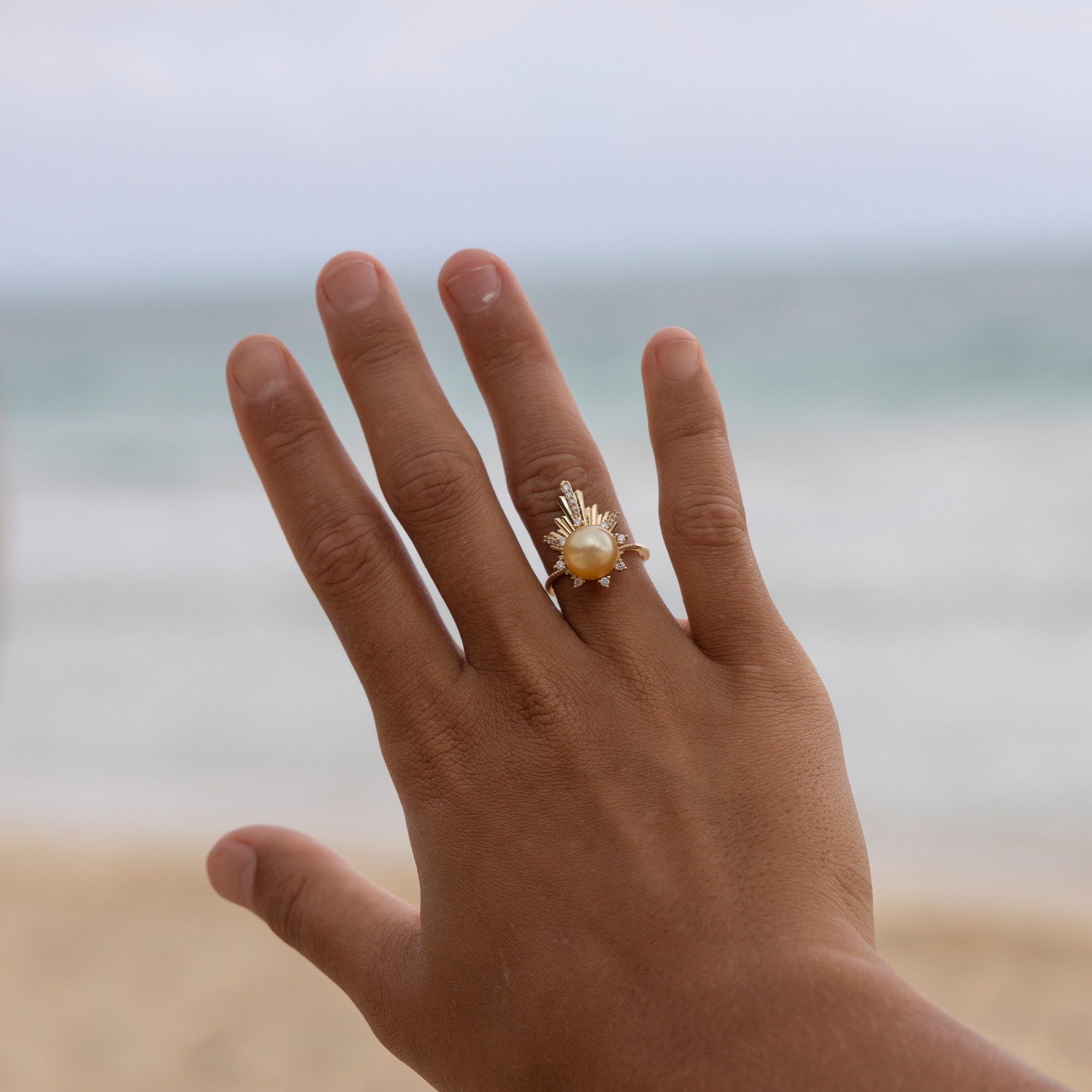 E Hoʻāla South Sea Gold Pearl Ring in Gold mit Diamanten – 21 mm