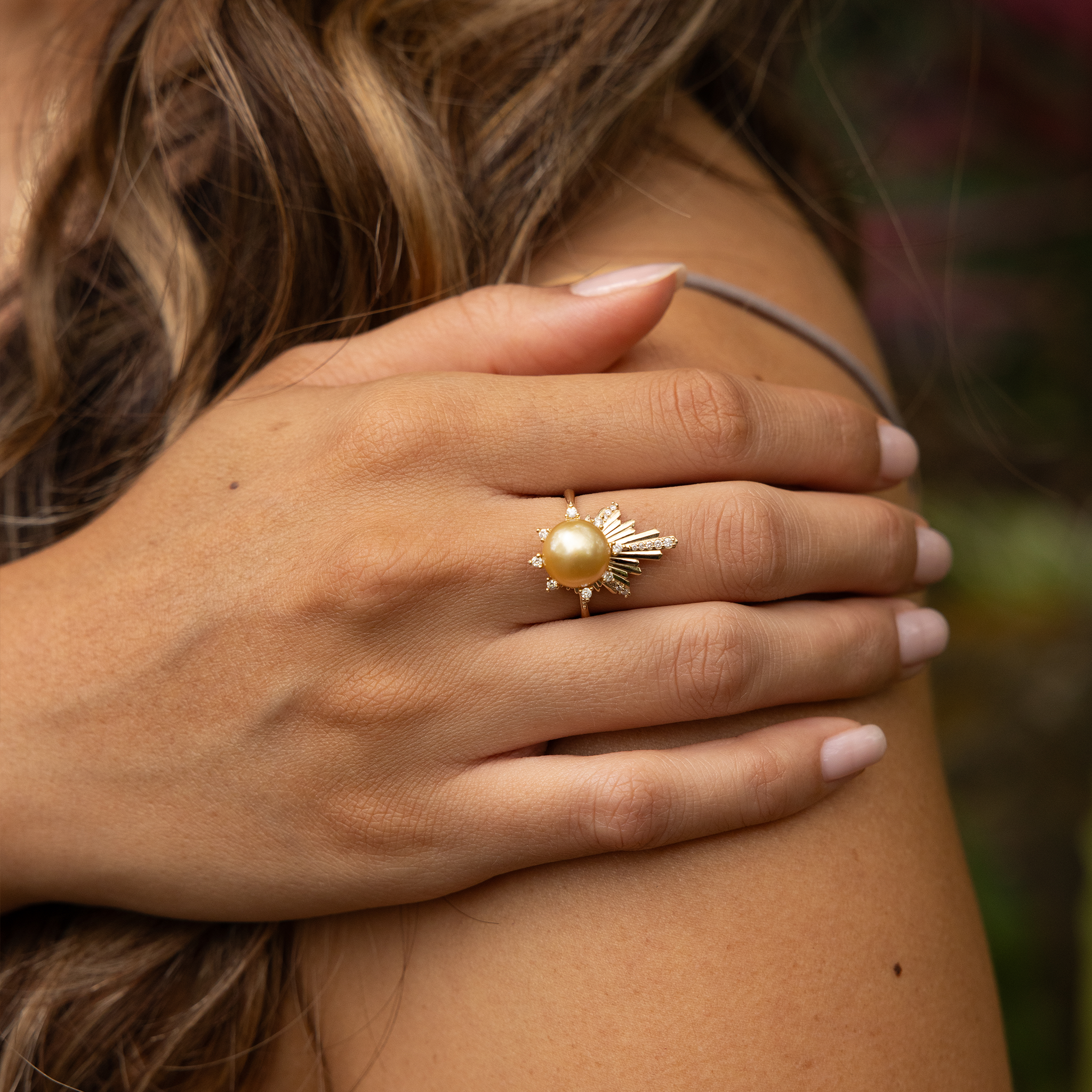 E Hoʻāla South Sea Gold Pearl Ring in Gold mit Diamanten – 21 mm
