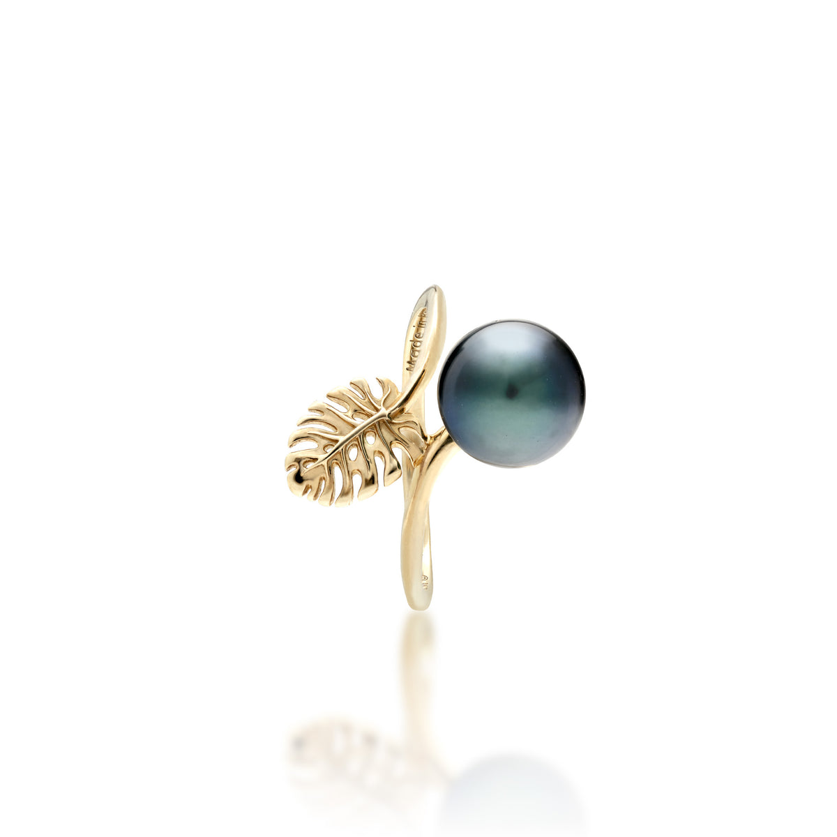 Side view of a  14k gold ring featuring a 8-9mm Tahitian Black pearl with a small cutout monstera leaf detail shown on a white background.