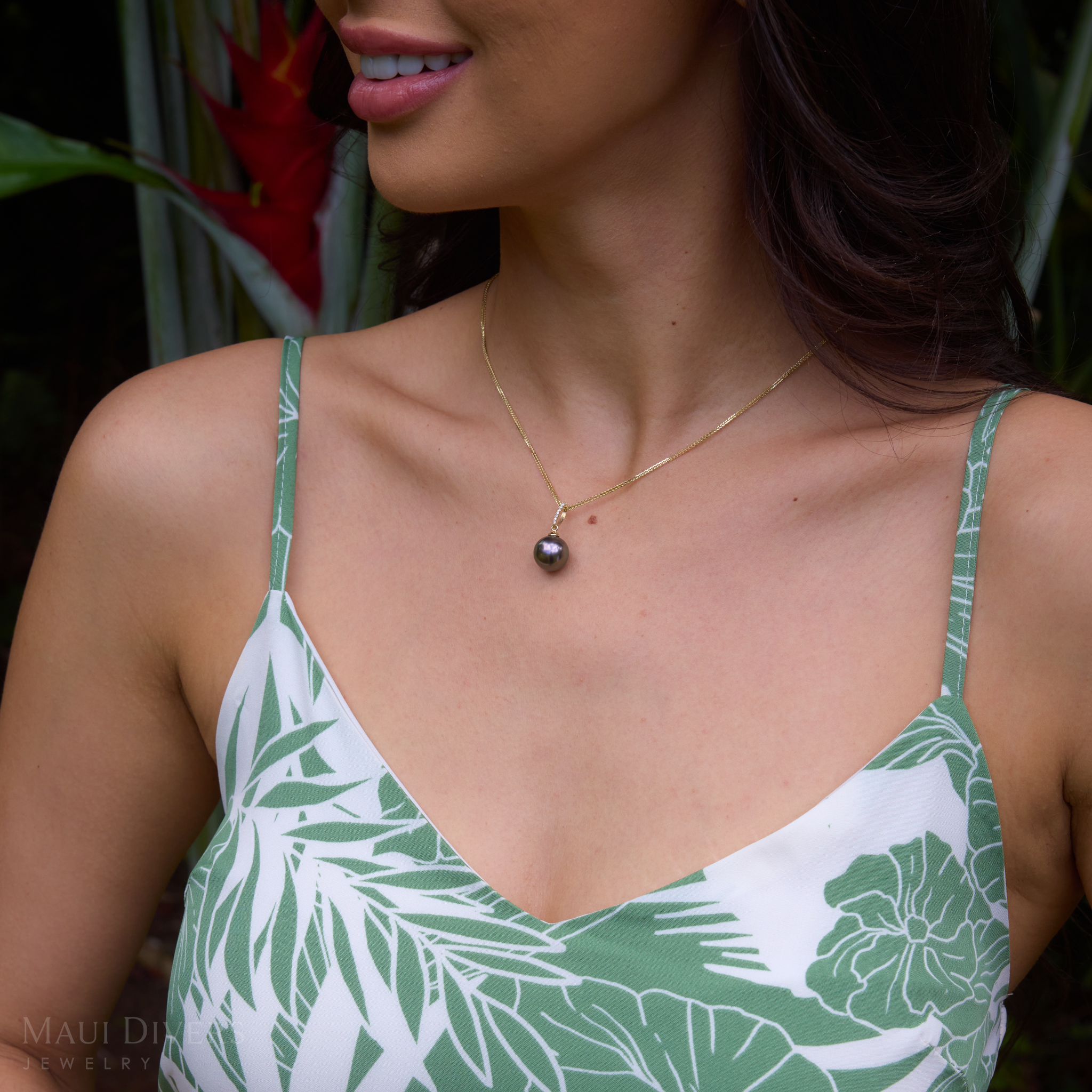 Tahiti-Schwarzperlen-Anhänger in Gold mit Diamanten – 12–14 mm