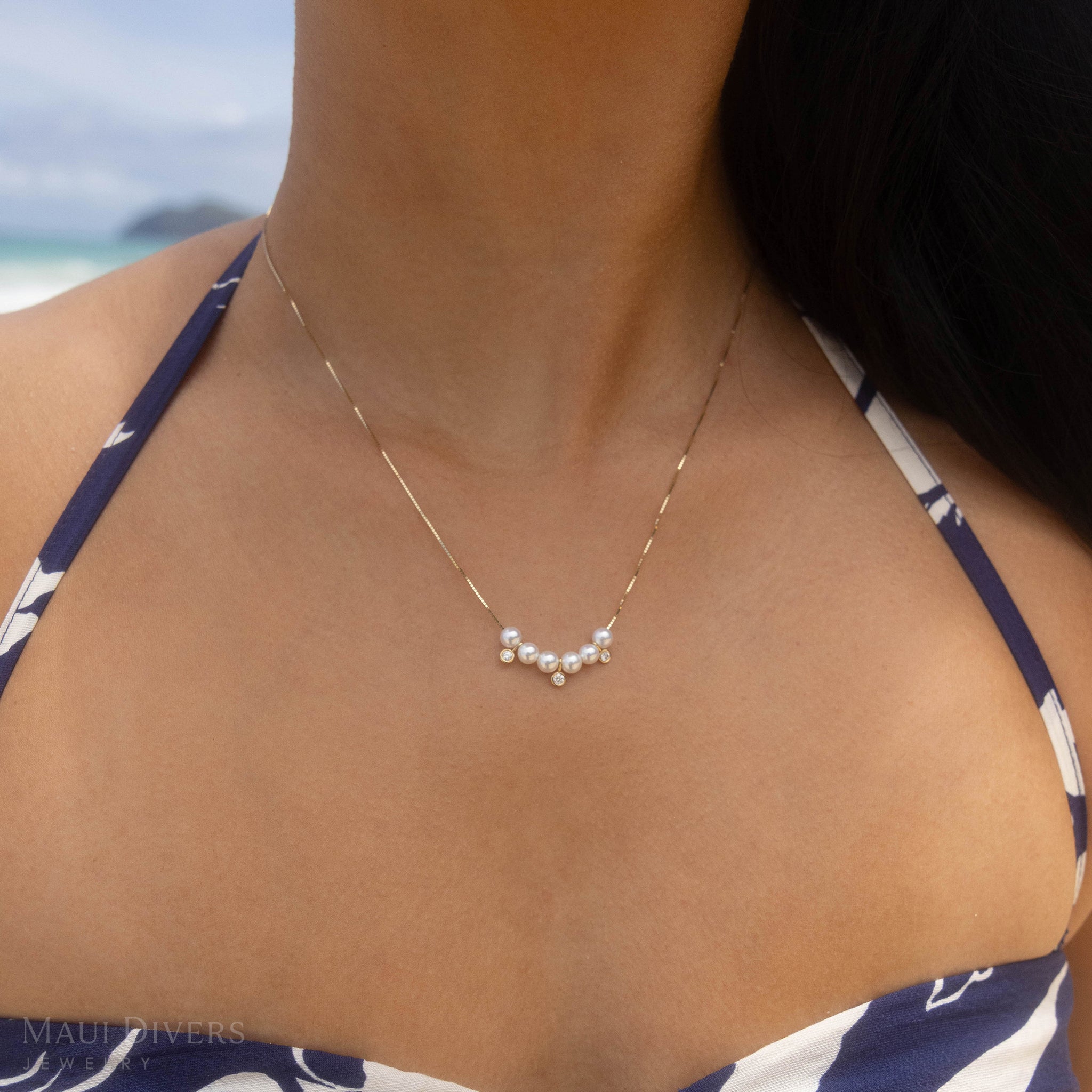 16-18" Adjustable Akoya White Pearl Necklace in Gold with Diamonds - 4.5-5mm