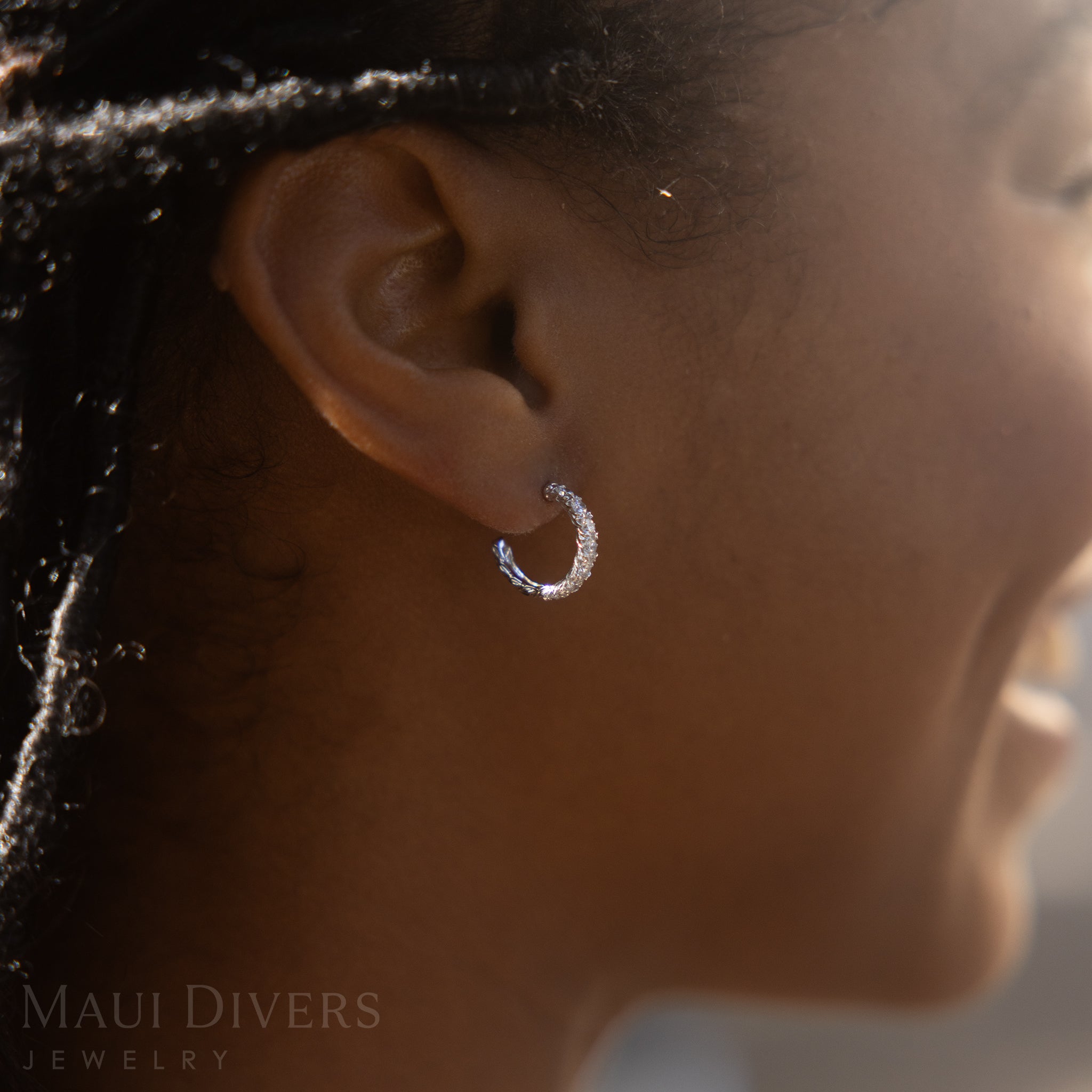 Hidden Hawaiʻi Maile Hoop in White Gold with Lab Grown Diamonds - 14mm