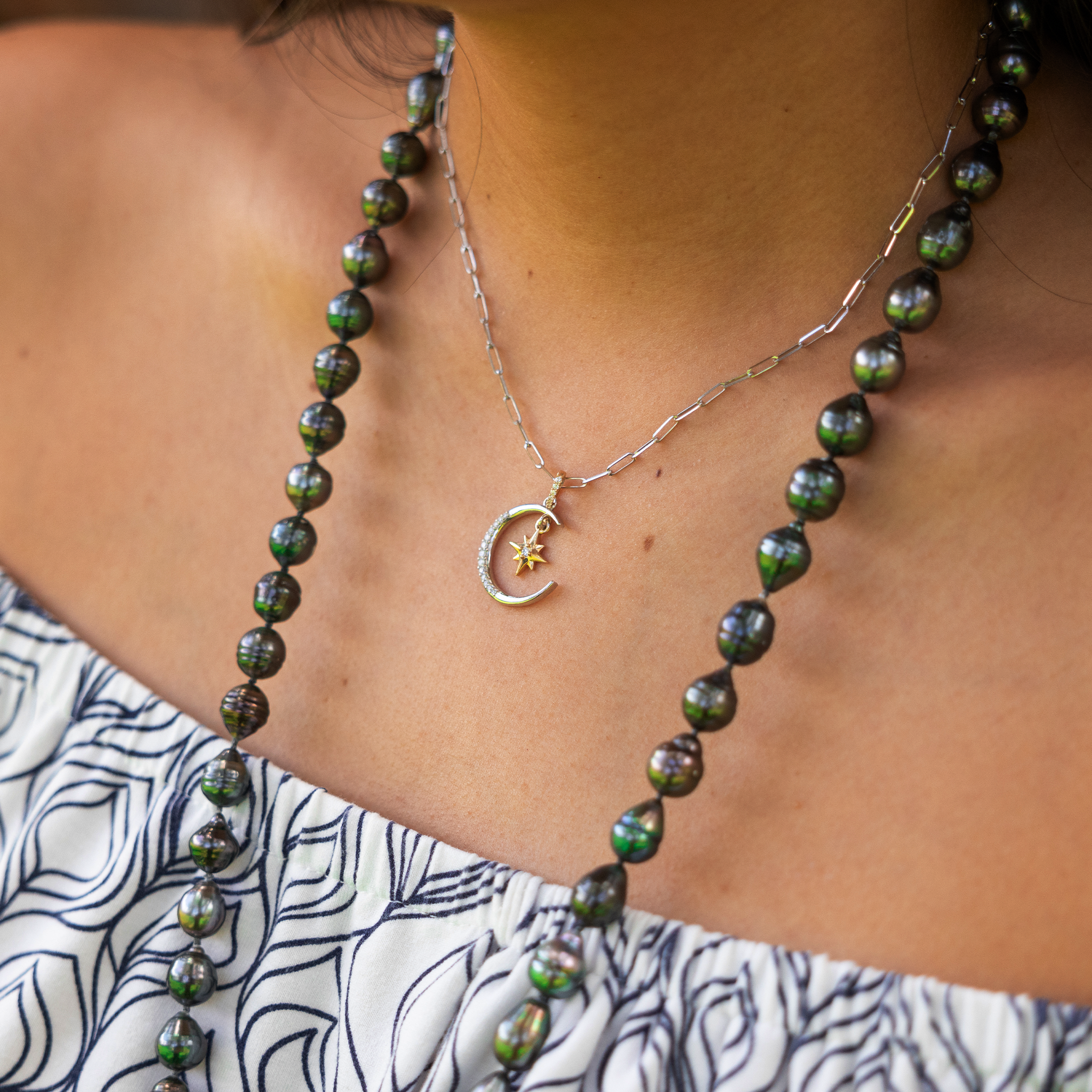 月 & Star Mermaid Pendant in Diamonds - 19.5mm の 2 本トーン・ゴールド