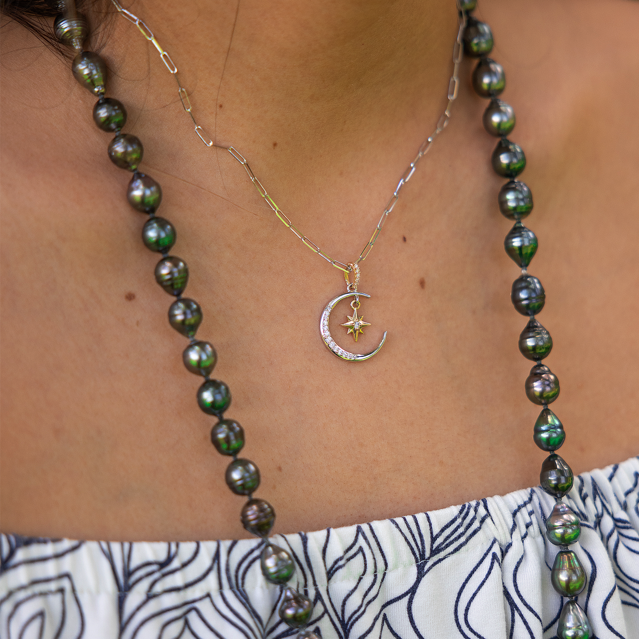 月 & Star Mermaid Pendant in Diamonds - 19.5mm の 2 本トーン・ゴールド