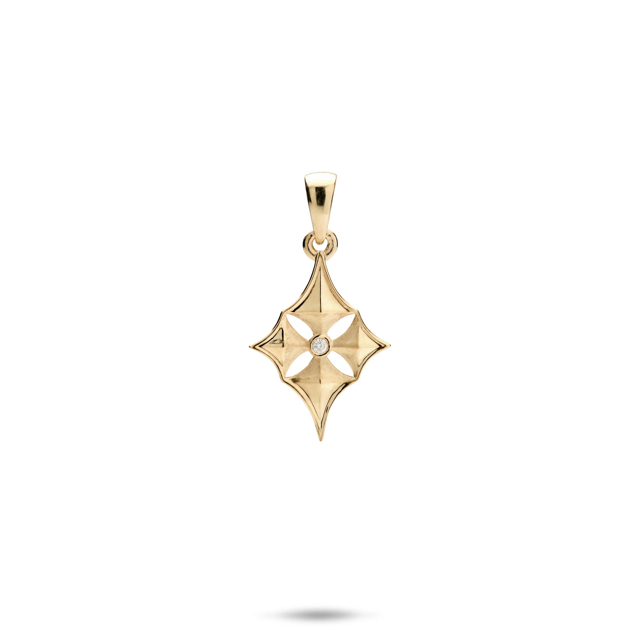 Hawaiian Quilted Star Pendant in 14k Yellow Gold with Diamond on a white background