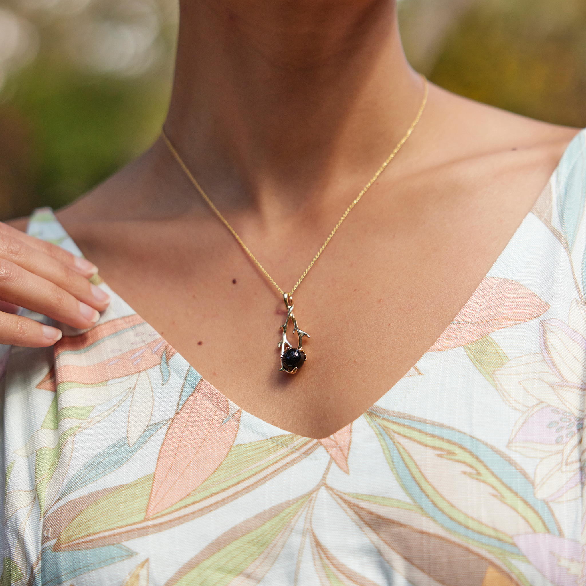Heritage Black Coral Pendant in Gold - 39mm