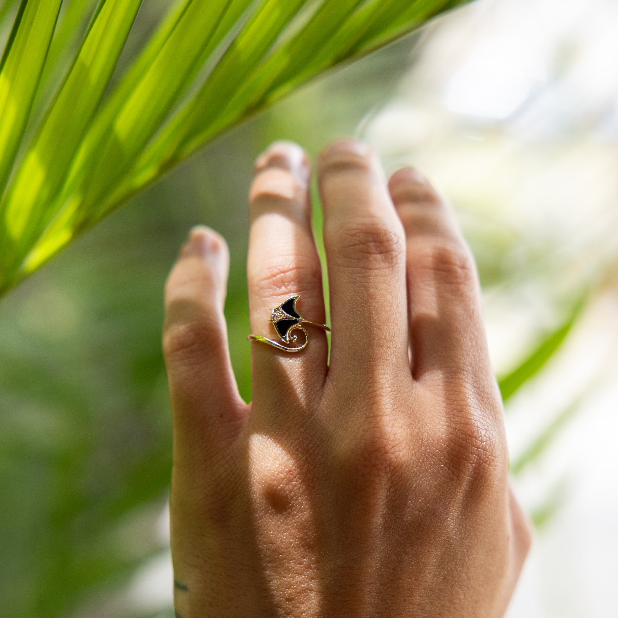 Sealife Manta Ray Black Coral Ring in Gold with Diamonds - 12mm