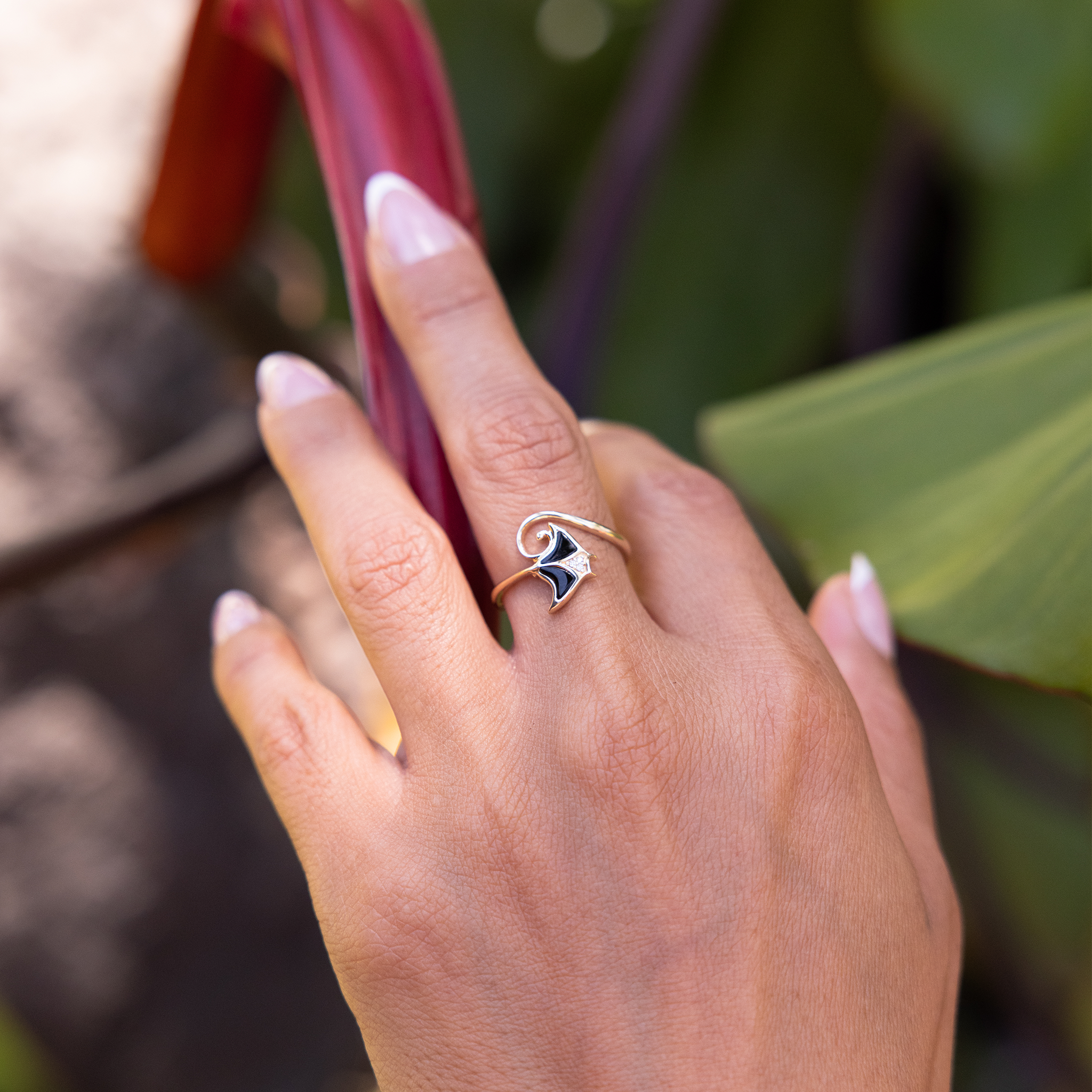 Sealife Manta Ray Black Coral Ring in Gold with Diamonds - 12mm