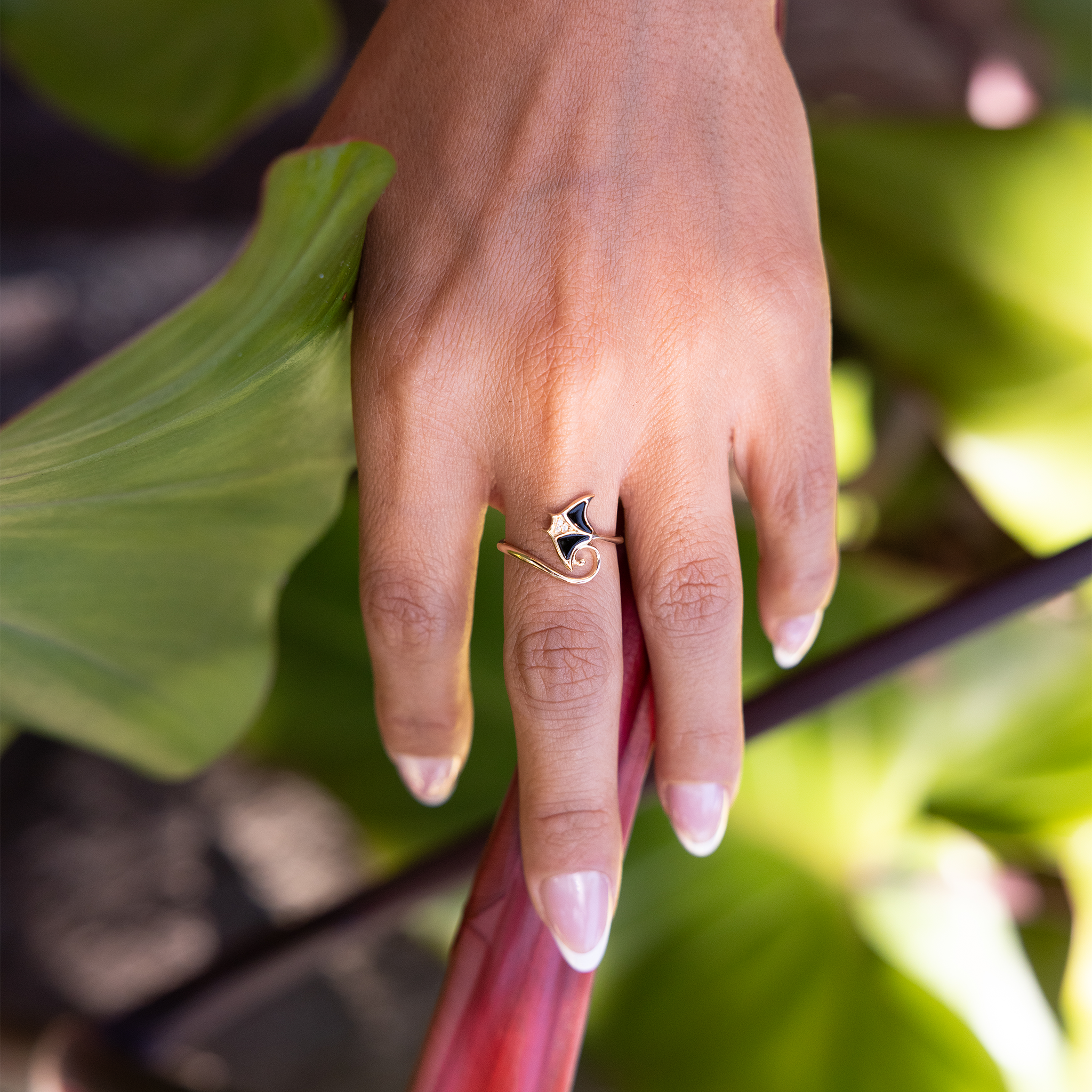 Sealife Manta Ray Black Coral Ring in Gold with Diamonds - 12mm