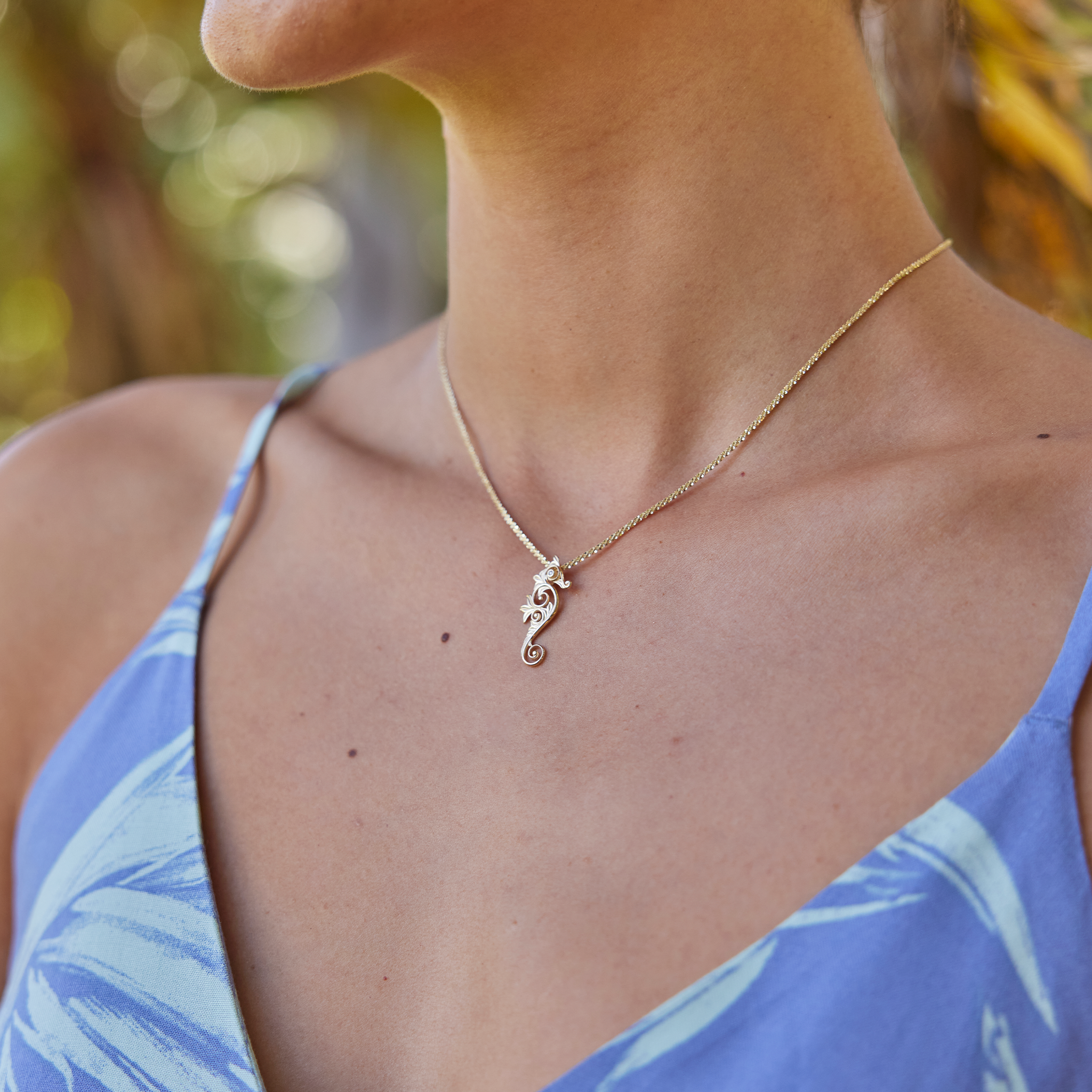 Living Heirloom Seahorse Pendant in Gold with Diamonds - 25mm