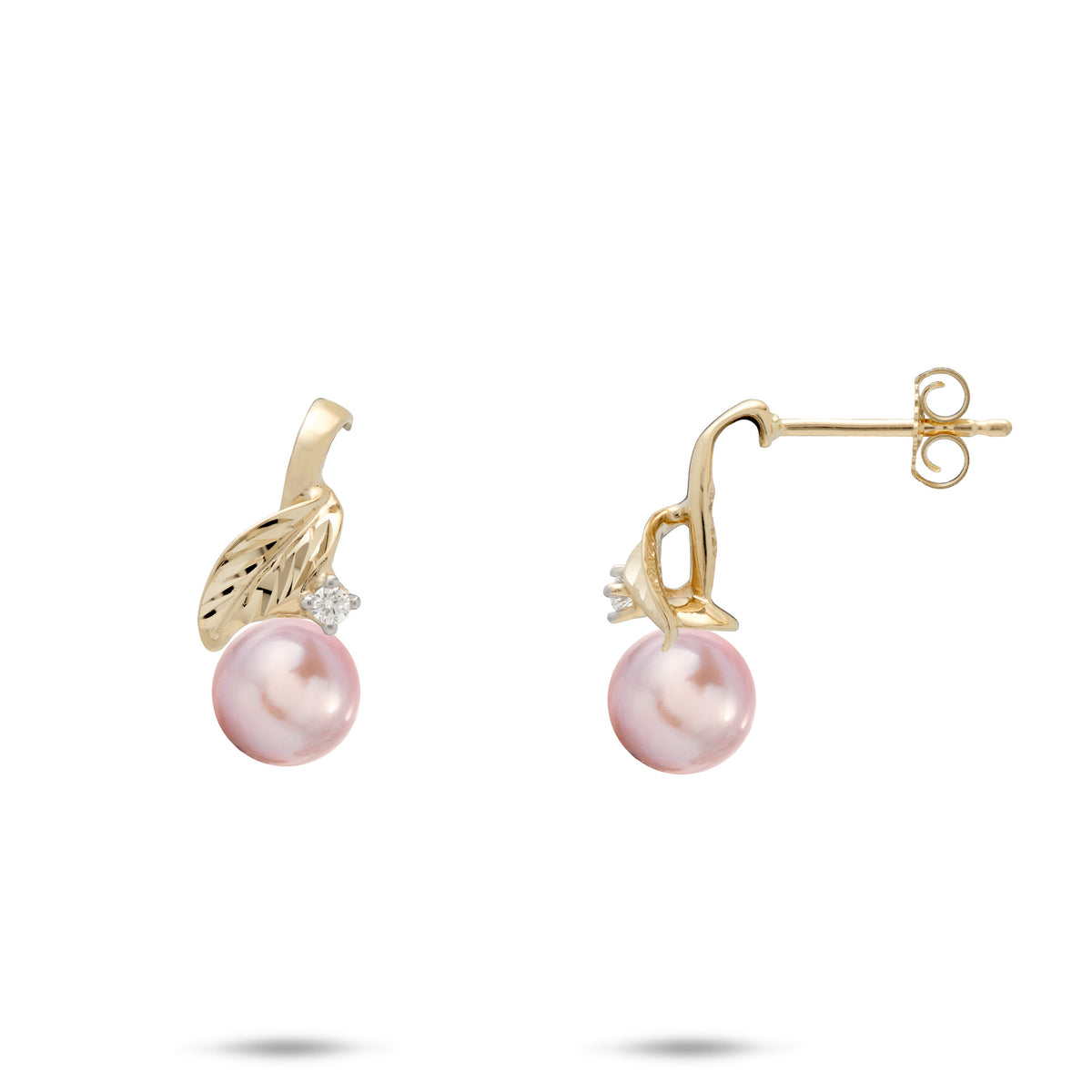 A pair of 14k yellow gold diamond-cut maile lef stud earrings with a single diamond accent and lavender freshwater pearl, shown with a front and side view against a white background