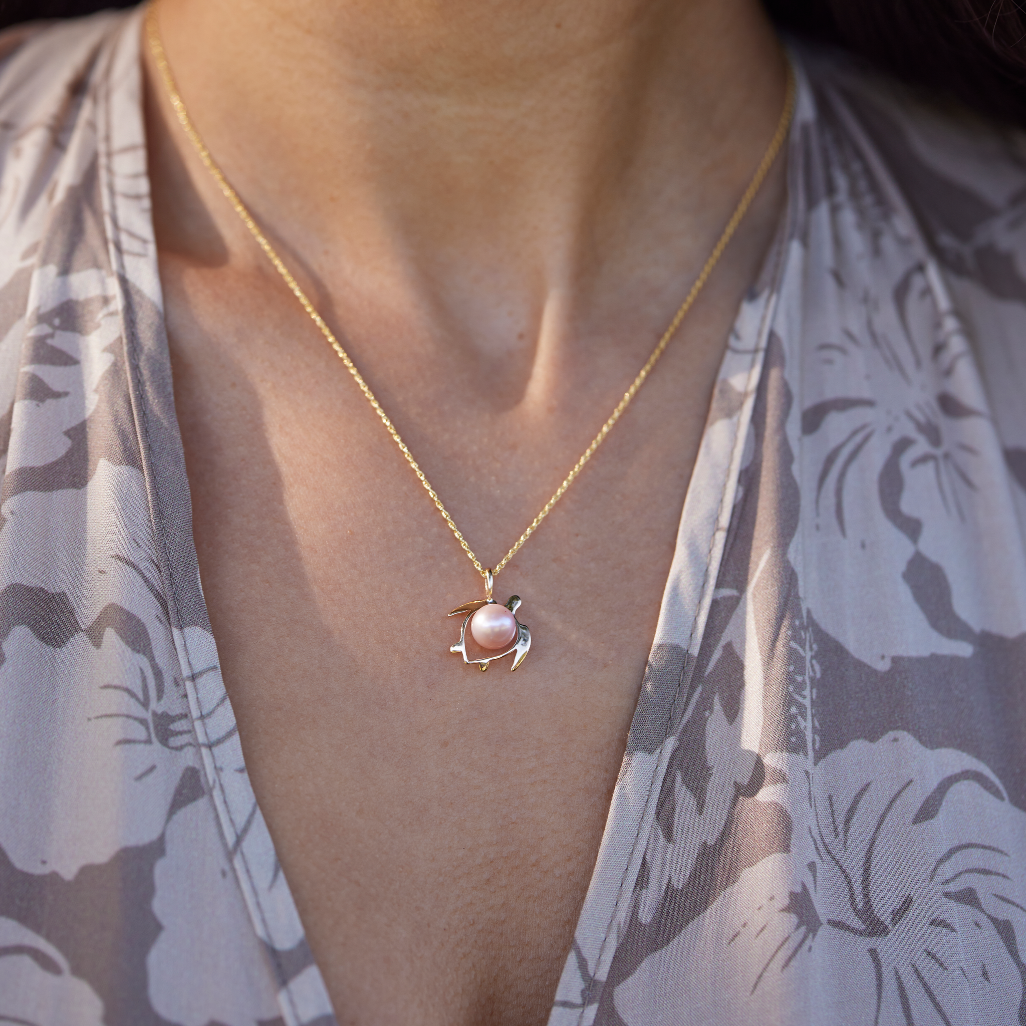 GoldのPearl Honu（Turtle）ペンダントを選ぶ -  16mm