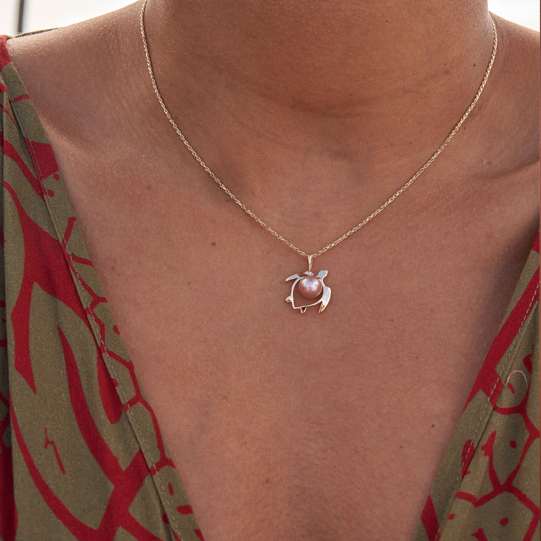 GoldのPearl Honu（Turtle）ペンダントを選ぶ -  16mm