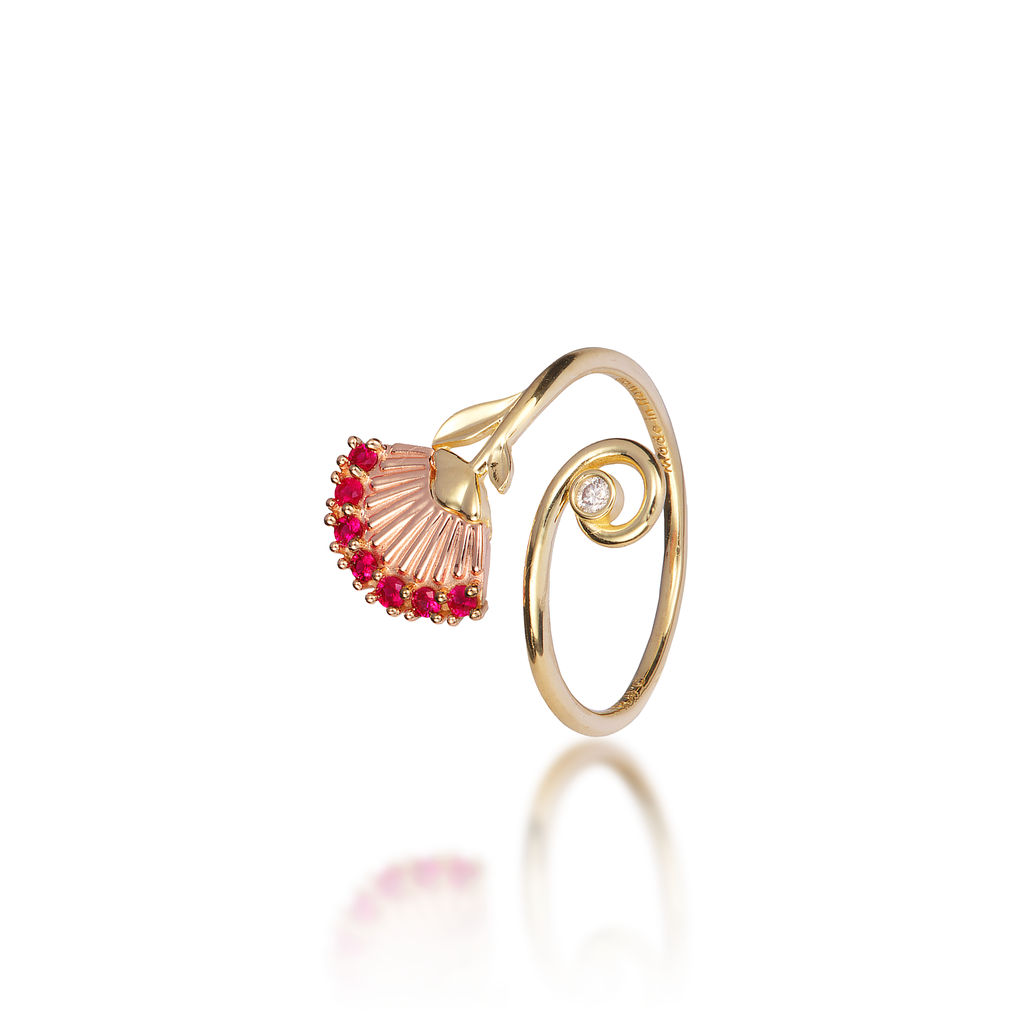 ダイヤモンドと2つのトーンゴールドのOhia lehua Ruby Ring -18mm