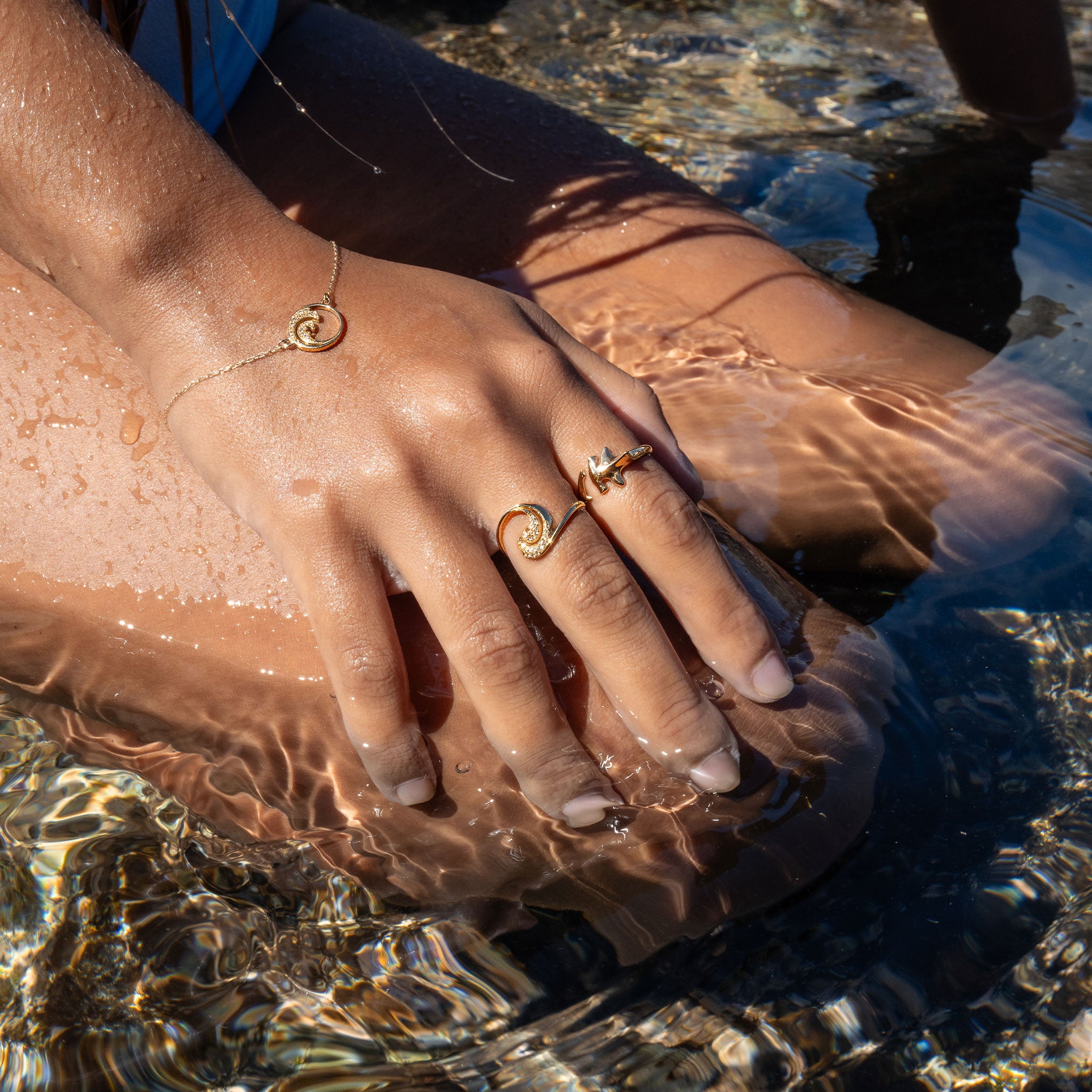Nalu Ring in Gold with Diamonds  - 12mm