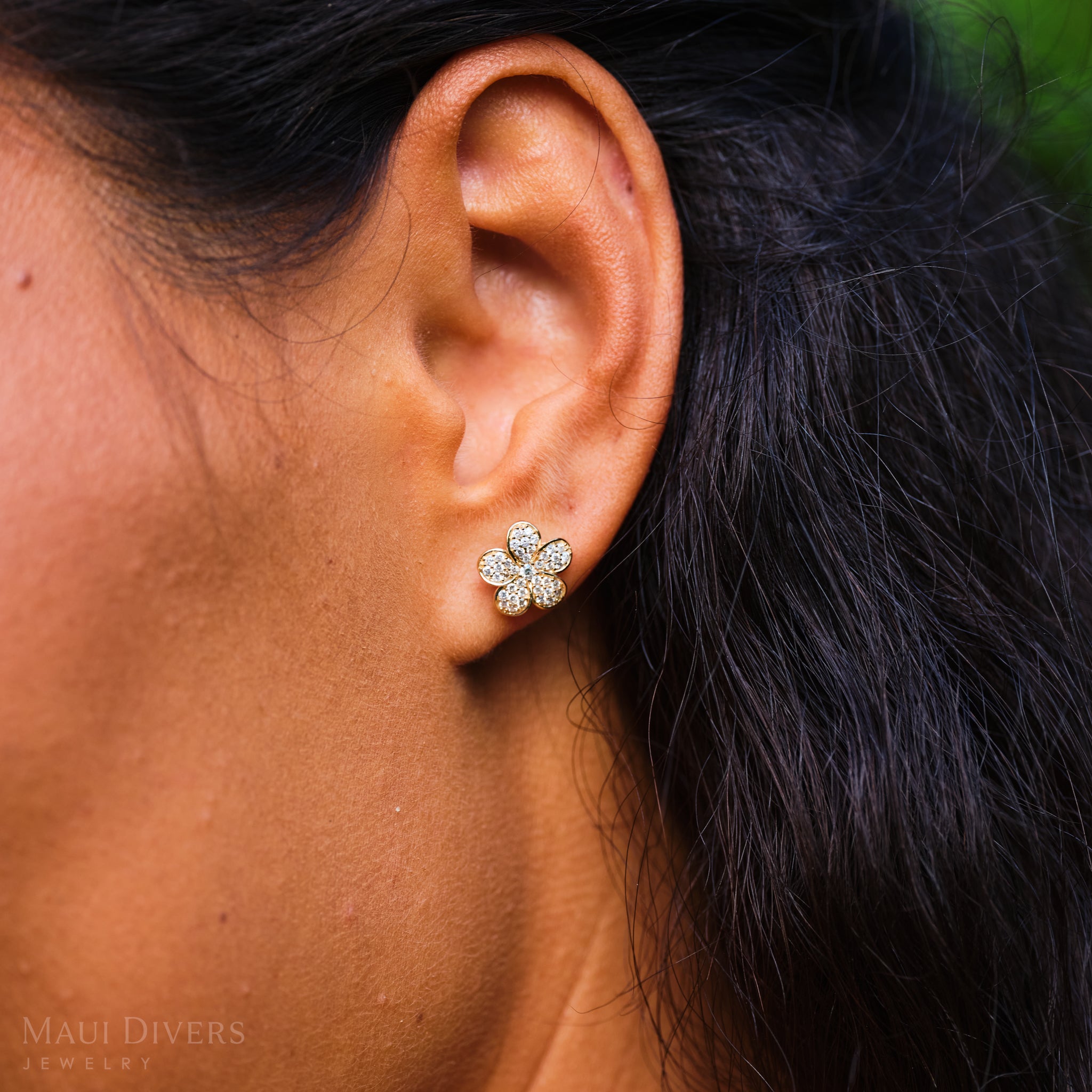 Plumeria-Ohrringe in Gold mit Diamanten – 11 mm